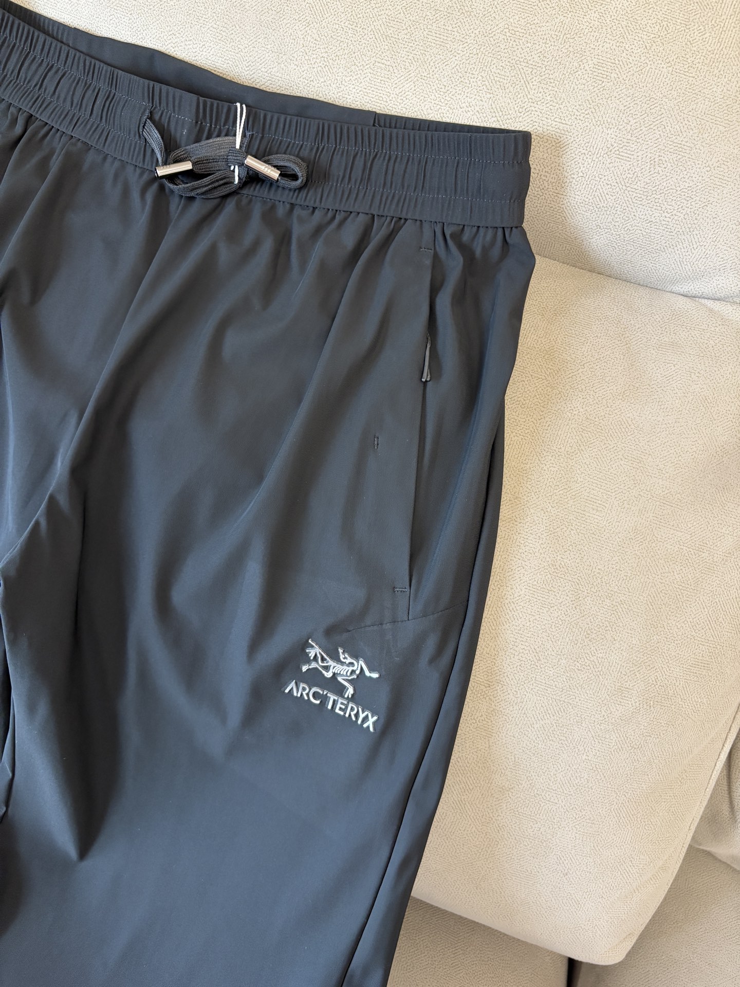 始祖鸟 官网同步 经典户外 工装裤 颜色超级正 海外同步发型 今年流行趋势 进口科技面料 M-4XL