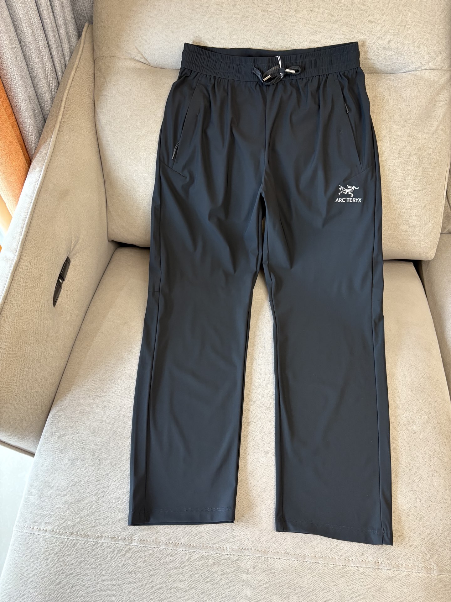 始祖鸟 官网同步 经典户外 工装裤 颜色超级正 海外同步发型 今年流行趋势 进口科技面料 M-4XL