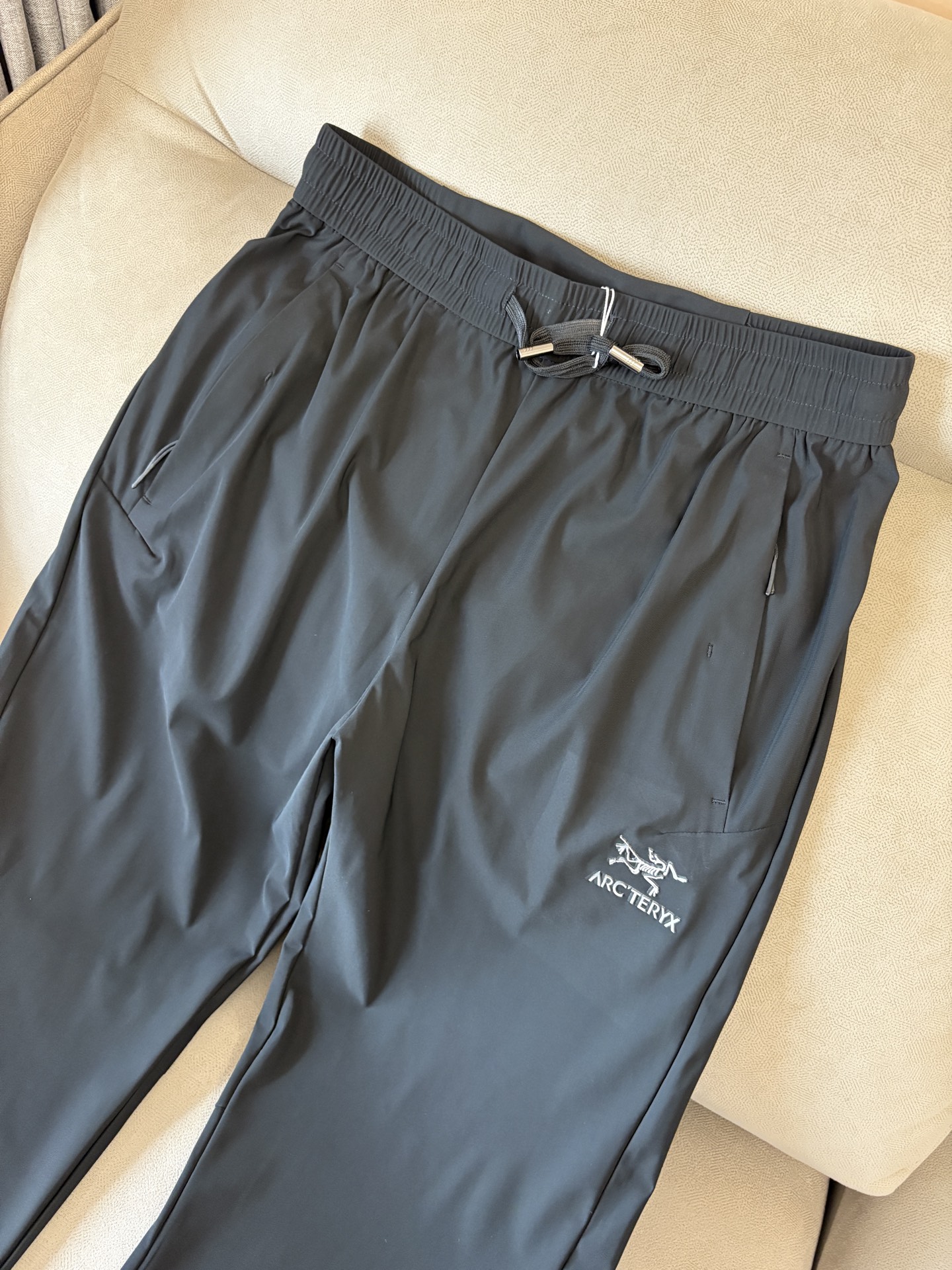 始祖鸟 官网同步 经典户外 工装裤 颜色超级正 海外同步发型 今年流行趋势 进口科技面料 M-4XL