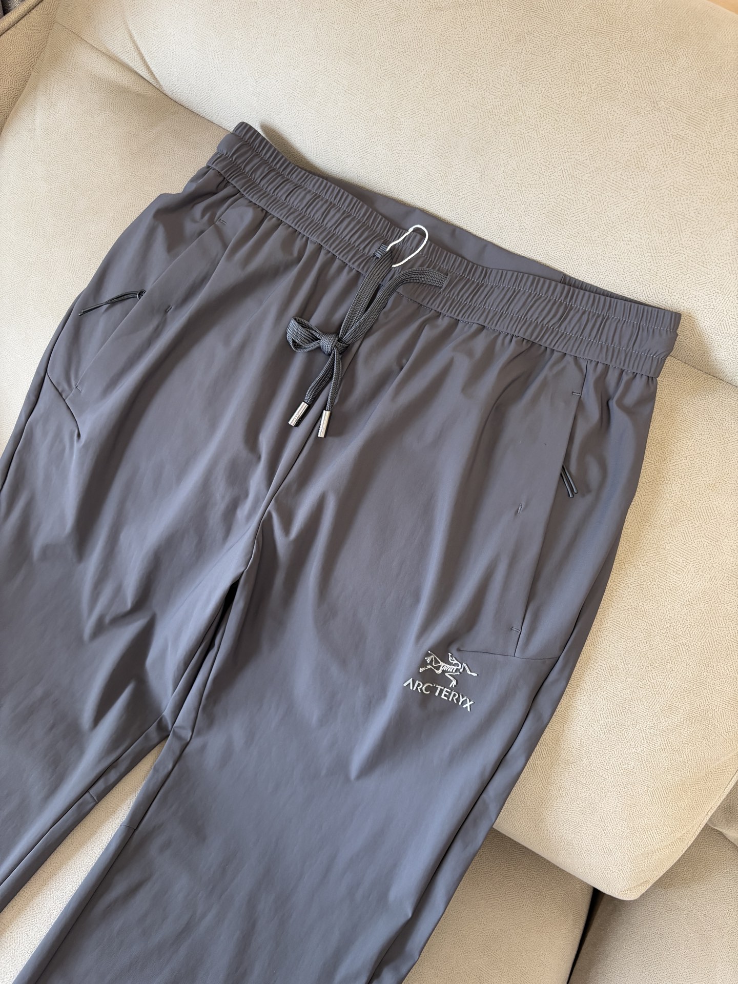 始祖鸟 官网同步 经典户外 工装裤 颜色超级正 海外同步发型 今年流行趋势 进口科技面料 M-4XL