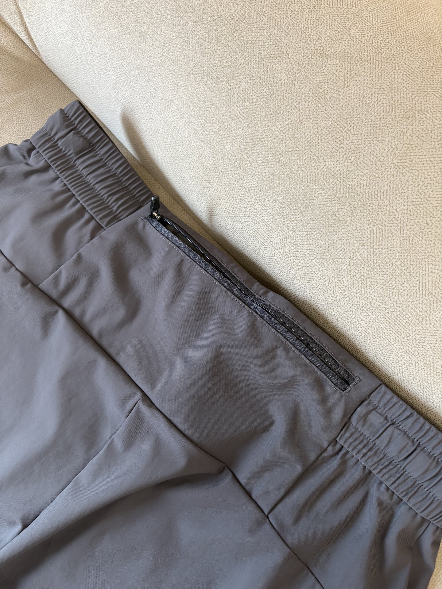 始祖鸟 官网同步 经典户外 工装裤 颜色超级正 海外同步发型 今年流行趋势 进口科技面料 M-4XL