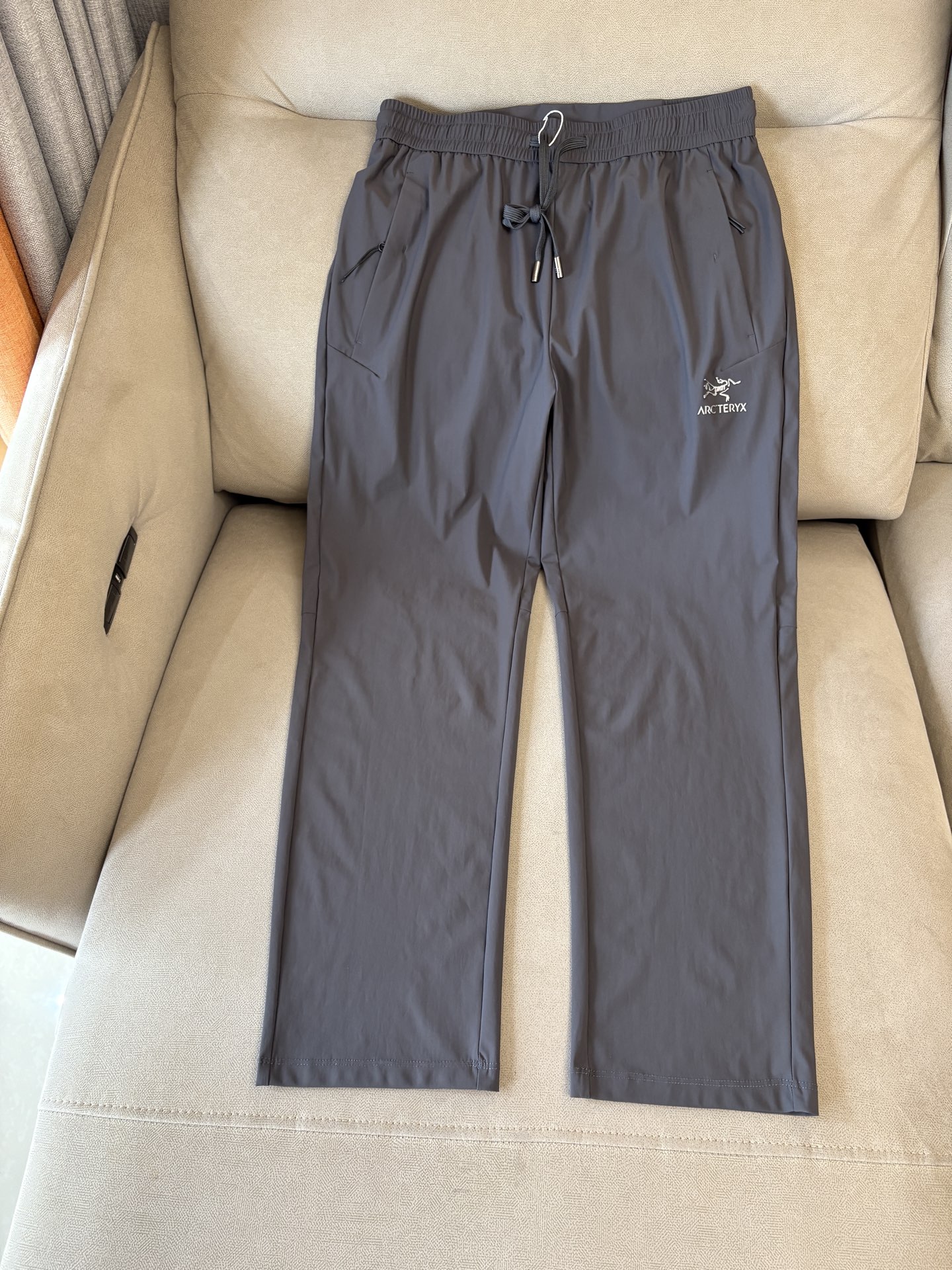 始祖鸟 官网同步 经典户外 工装裤 颜色超级正 海外同步发型 今年流行趋势 进口科技面料 M-4XL