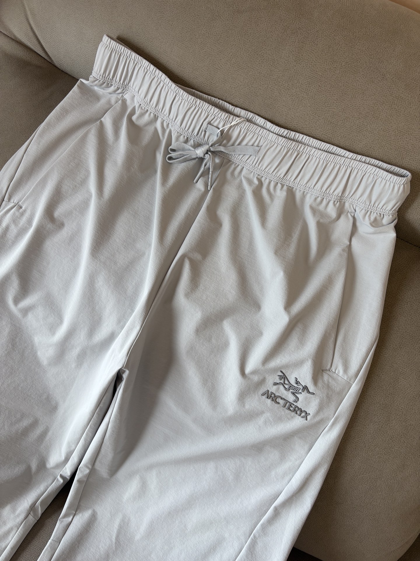 始祖鸟 官网同步 经典户外 工装裤 颜色超级正 海外同步发型 今年流行趋势 进口科技面料 M-4XL