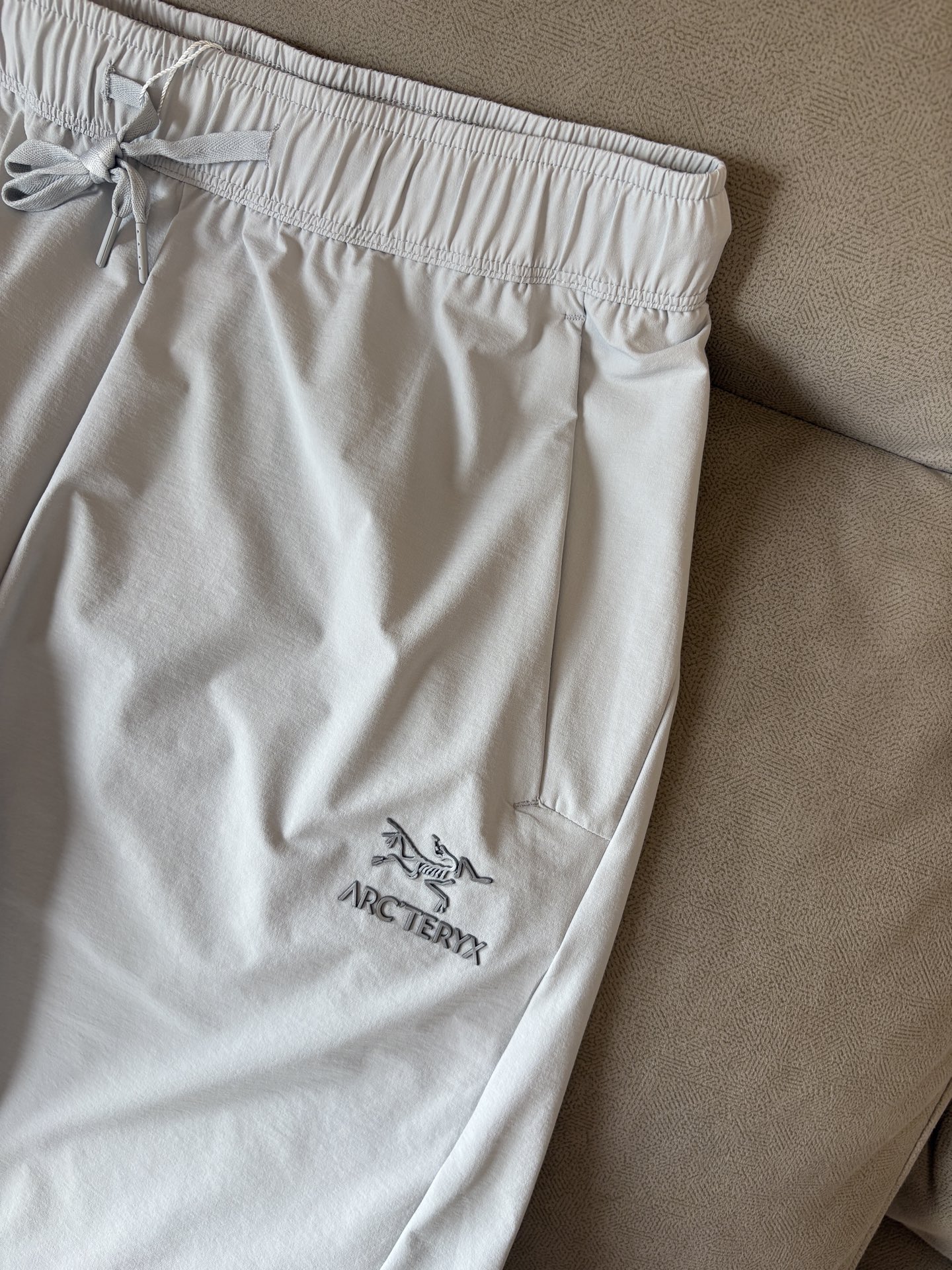 始祖鸟 官网同步 经典户外 工装裤 颜色超级正 海外同步发型 今年流行趋势 进口科技面料 M-4XL