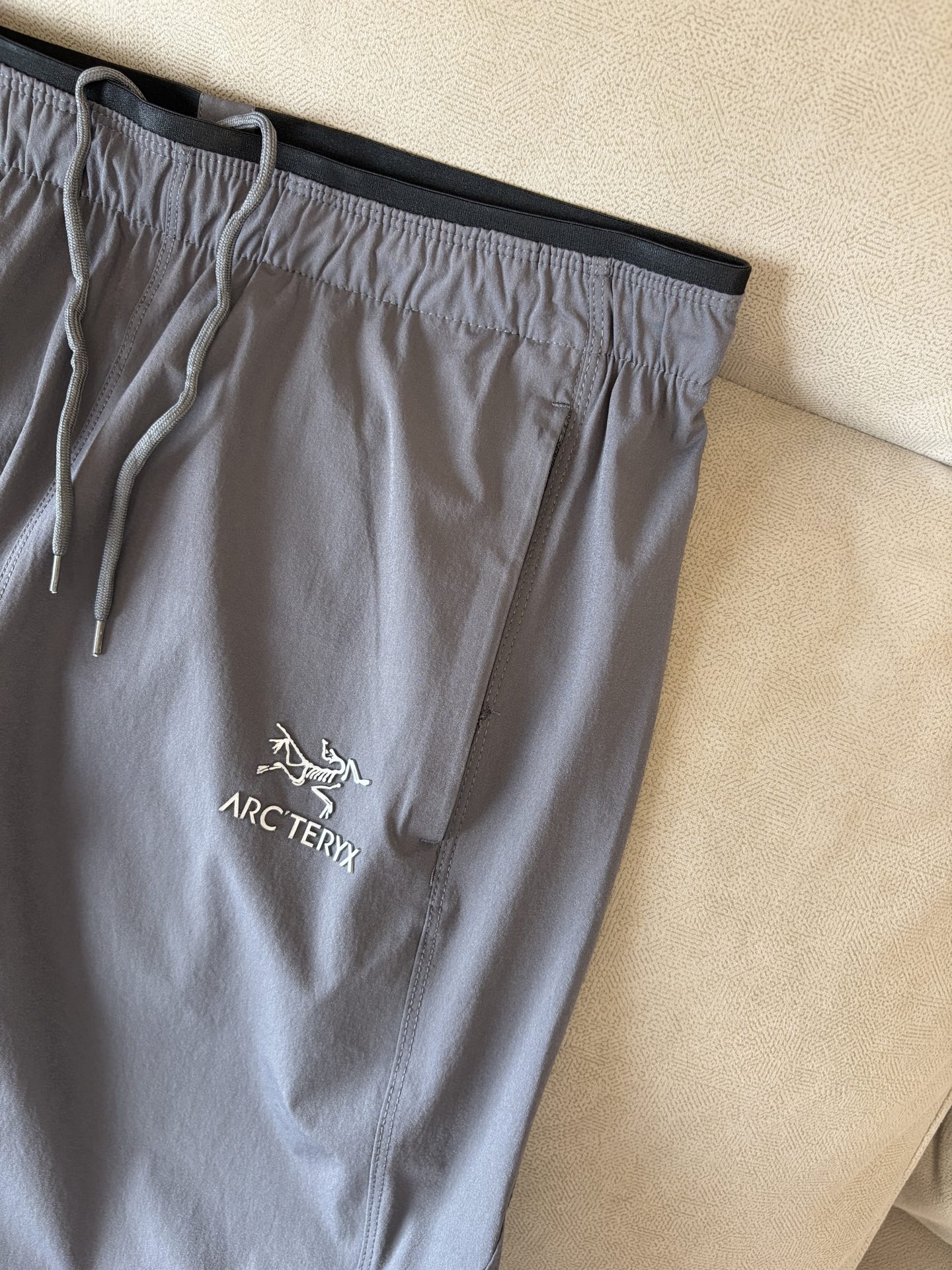 始祖鸟 官网同步 经典户外 工装裤 颜色超级正 海外同步发型 今年流行趋势 进口科技面料 L-4XL