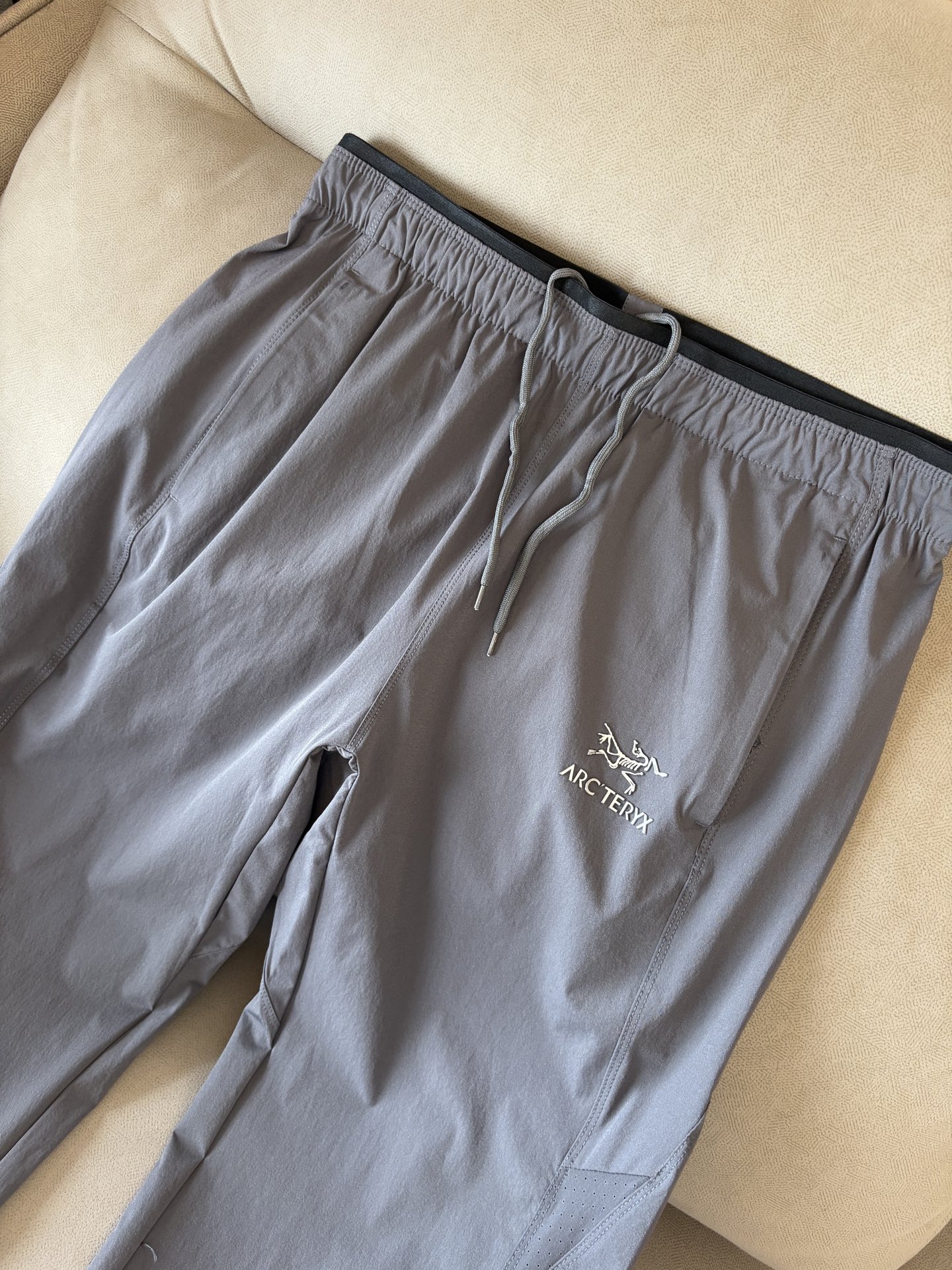 始祖鸟 官网同步 经典户外 工装裤 颜色超级正 海外同步发型 今年流行趋势 进口科技面料 L-4XL