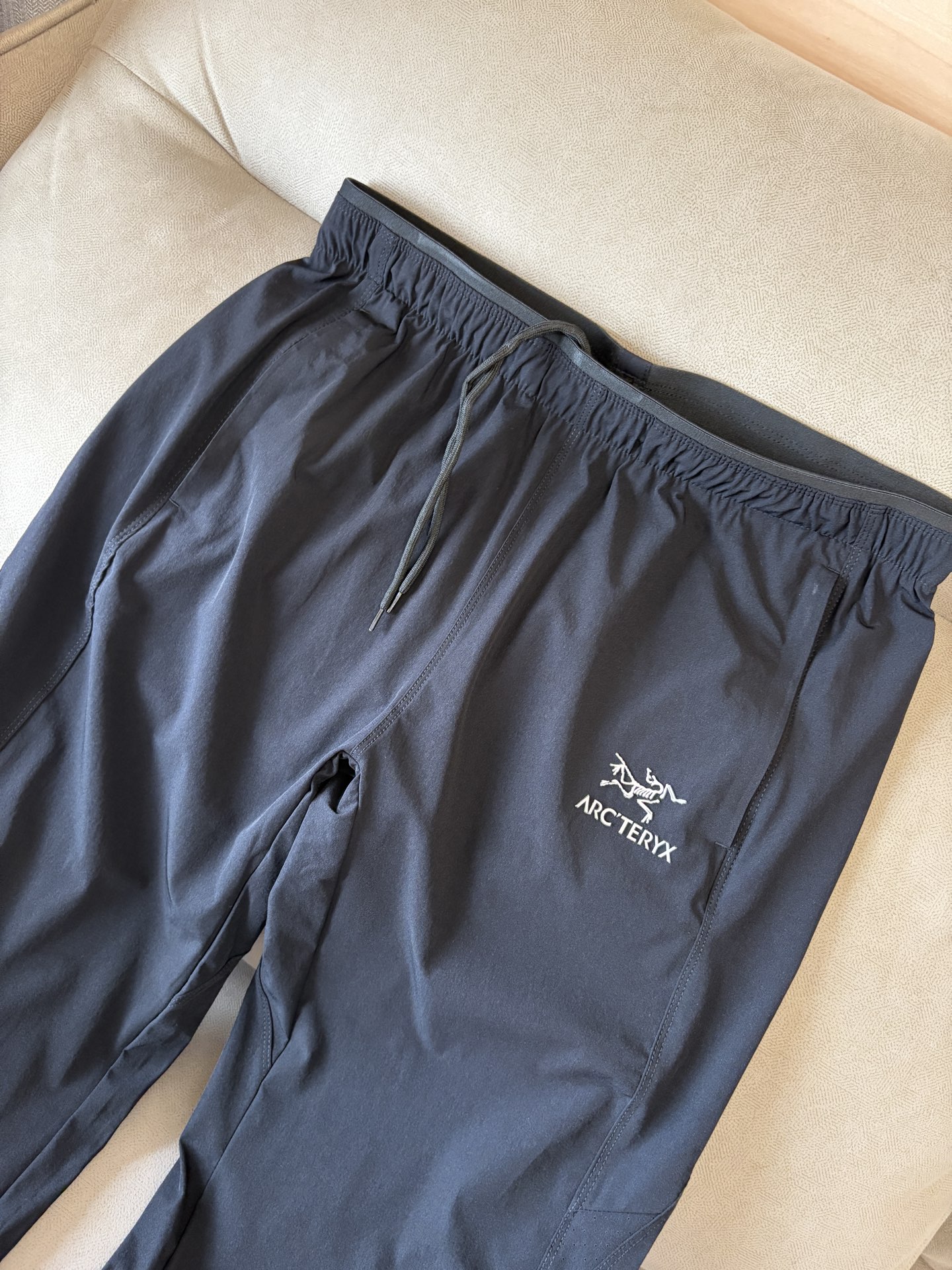 始祖鸟 官网同步 经典户外 工装裤 颜色超级正 海外同步发型 今年流行趋势 进口科技面料 L-4XL