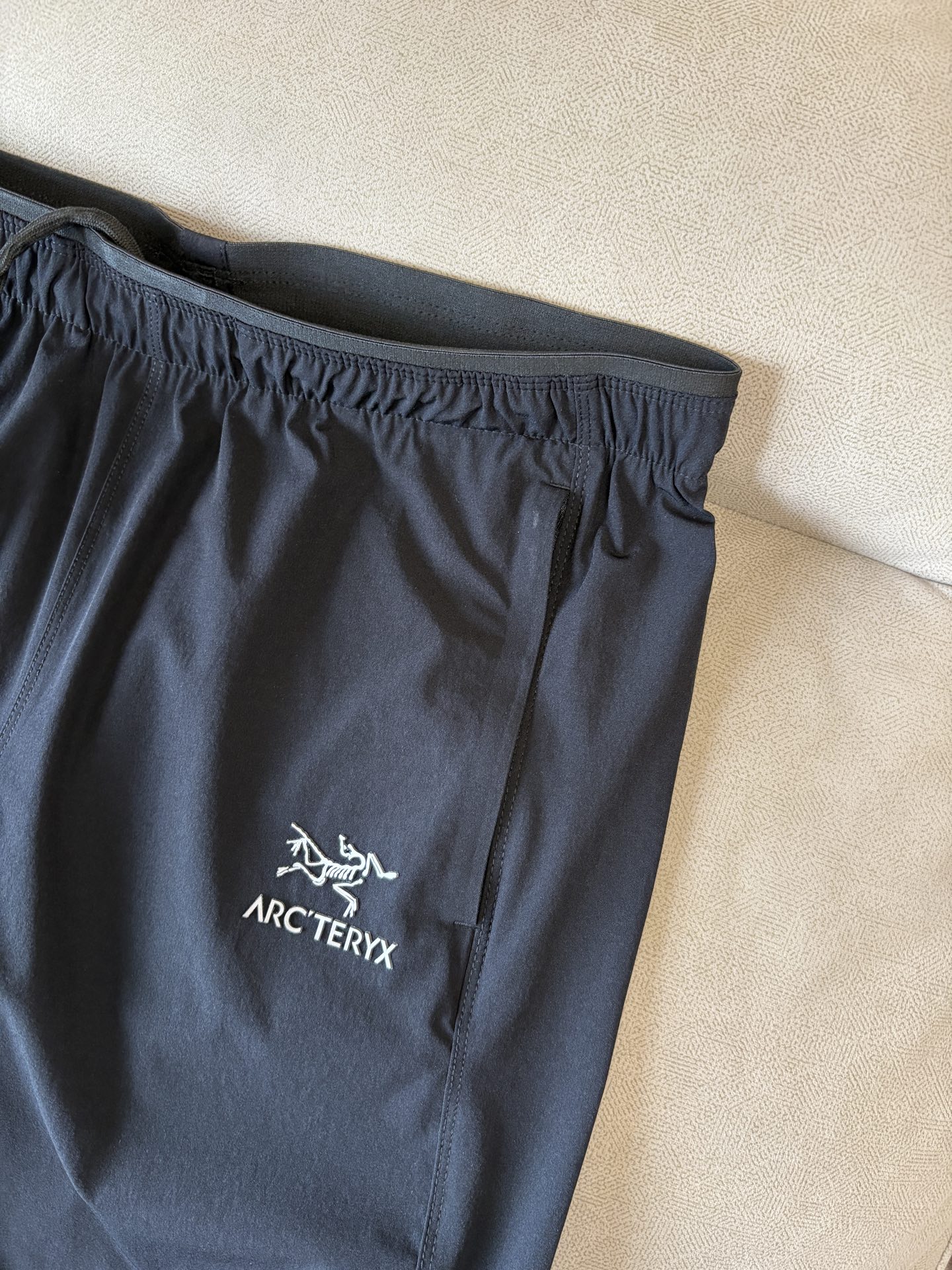 始祖鸟 官网同步 经典户外 工装裤 颜色超级正 海外同步发型 今年流行趋势 进口科技面料 L-4XL