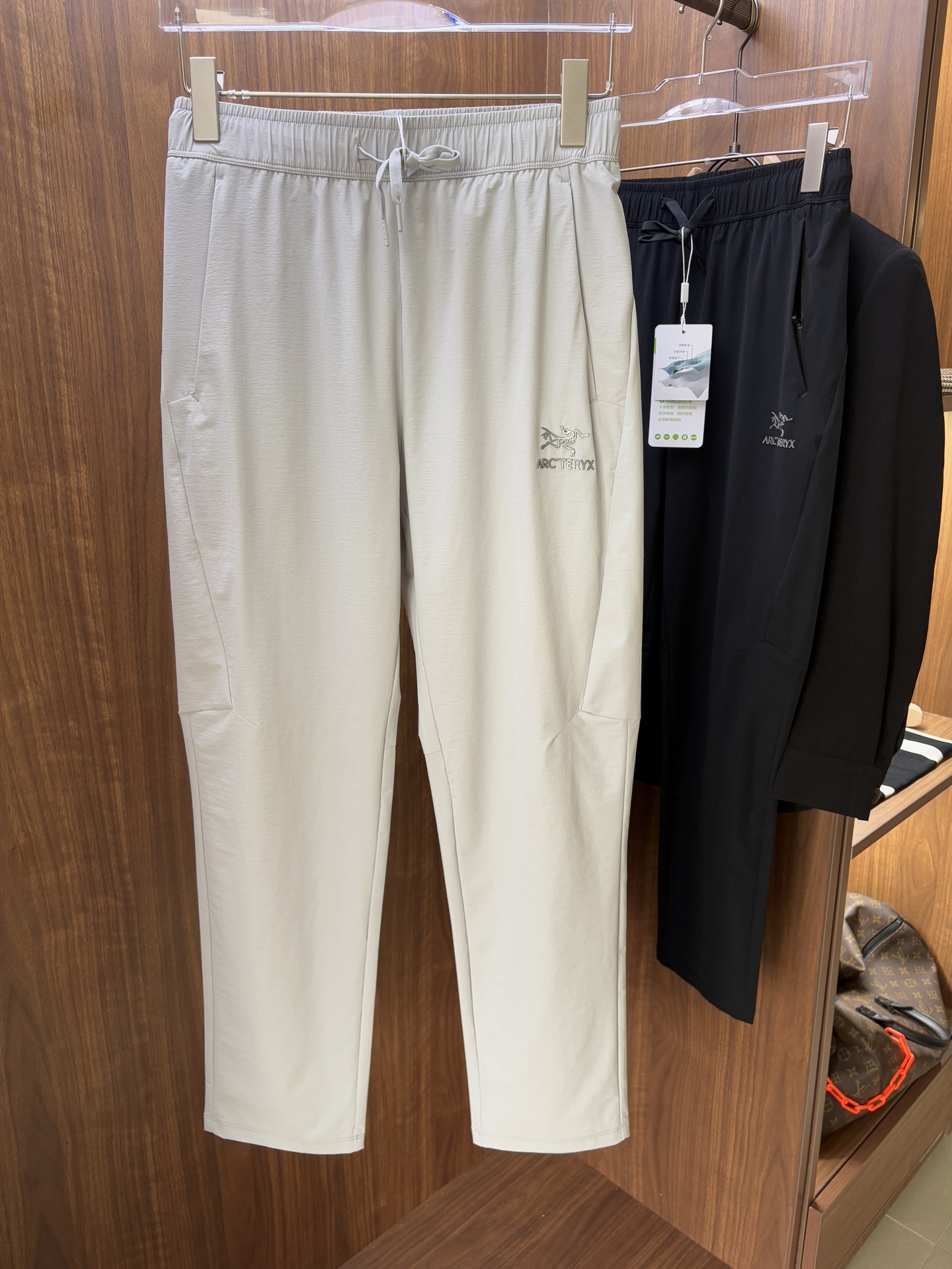 Arc'teryx Men's Classic Outdoor Cargo Pants - Modern Fit, Imported Fabric 2 i1750069476381 4728 0 0