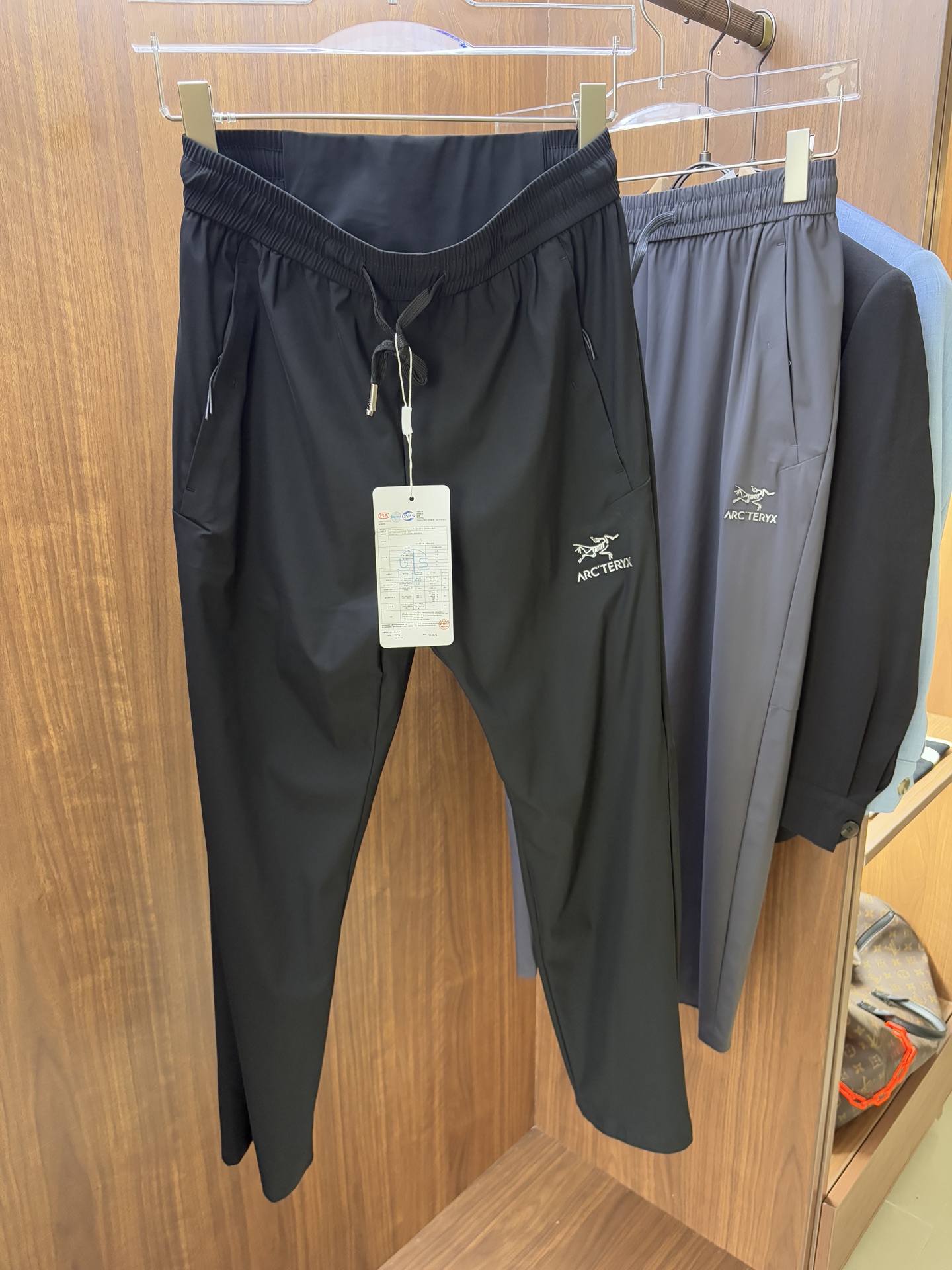 Arc'teryx Men's Classic Outdoor Cargo Pants - Authentic & Stylish 10 i1750069553341 1825 0 8