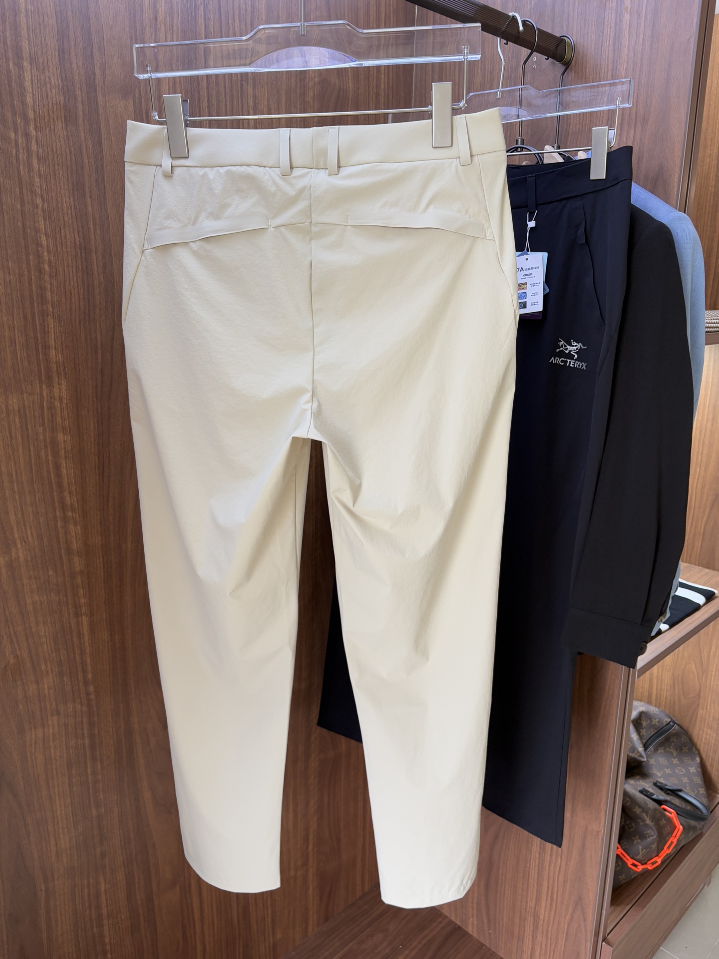 始祖鸟 官网同步 经典户外 工装裤 颜色超级正 海外同步发型 今年流行趋势 进口科技面料 M-4XL