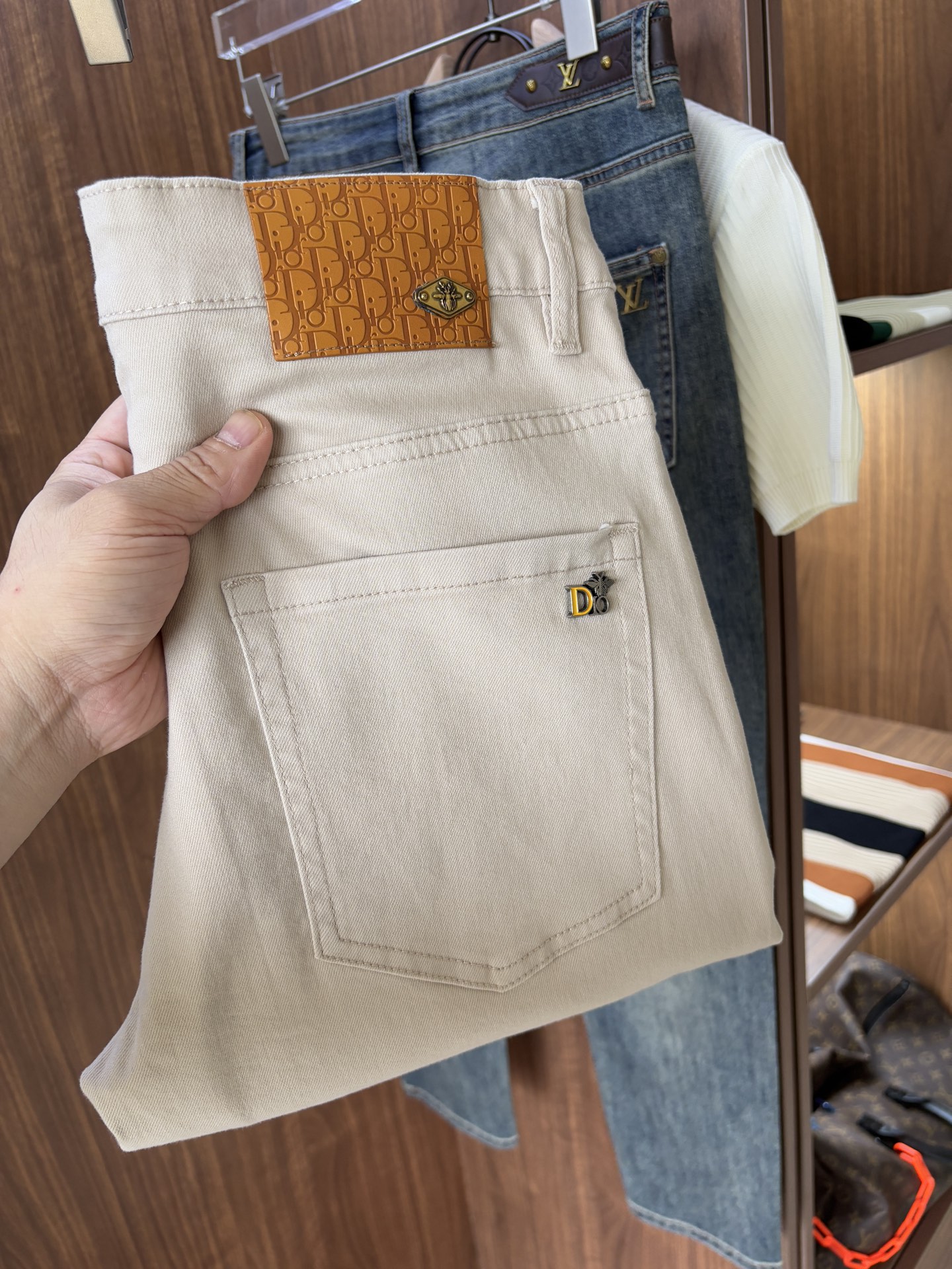 NO:430036,CD Dijia 25SS summer new casual jeans, high-end quality, super soft and comfortable fabric, small straight-fitting style, slender upper body, universal matching model. Number of 29, 30, 31, 32, 33, 34, 36, 38,,, dior, jeans, alexander wang19860909CD迪家25SS夏季新款休闲牛仔裤,高端品质,面料超级柔软舒适 小直筒版型,上身修长,万能搭配款 码数29,30,31,32,33,34,36,38,,,dior,jeans,alexander wang,Men's clothing
