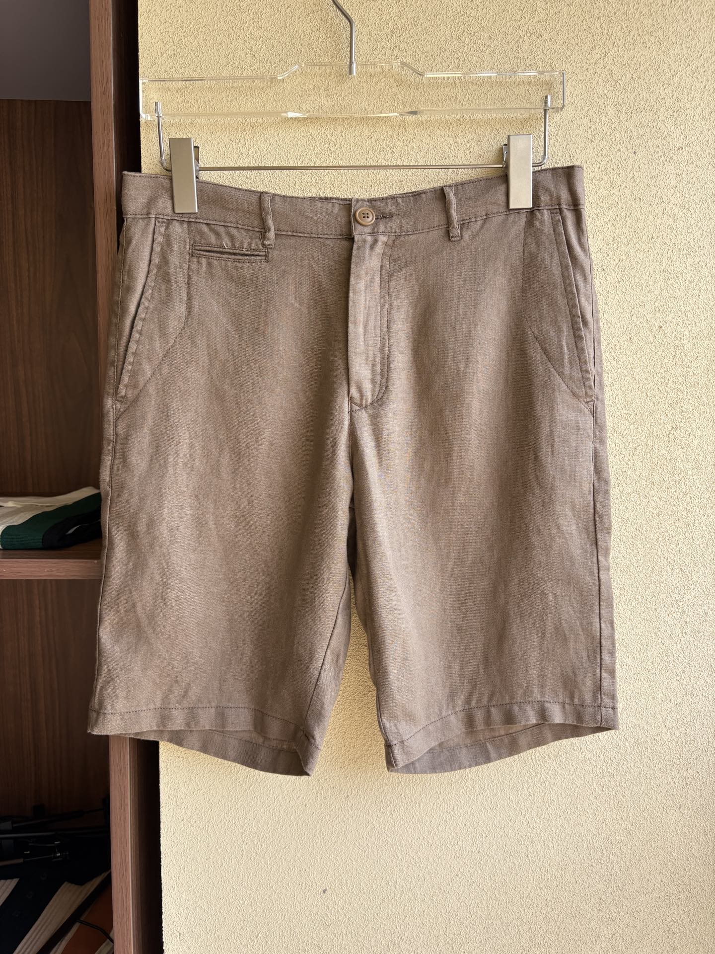 NO:430075,Z Home 2025 Spring and Summer Embroidery Logo % Full-leucalypse Fashionable Pants Pants Uncontrollable Creation Dynamic and Attractive, Perfect Dress Makes Fashionable Business Leisure Easy to Break. Natural Fine Fiber Rain Dew Hemp + Silk Fiber Blend Material, Combed from Golden combed Textile, The texture is very light and light, soft, with moisture absorption and heat dissipation and breathability, cool and wide. Neat threading sewing, elastic drawstring waist + embroidery logo decoration opens a new perspective of modern and fashionable seasoning luxury. 29-38 No 35; 37; 006, gold, alexander wang19860909Z家2025春夏刺绣标识 ％全麻时尚休闲裤 裤子 无节制的创造动感兼具吸引力,完美着装让时尚商务休闲轻而易举的攻破. 天然细纤维雨露麻料＋丝质纤维混纺材质,黄金比例精梳纺织而成,质地非常轻盈轻薄柔软,具有吸湿散热与透气的效果,凉爽挺阔. 工整的走线缝制,弹力抽绳腰间＋刺绣标识装饰开启现代时尚的调味剂奢华的新视角. 29-38没35；37；006,,gold,alexander wang,Men's clothing