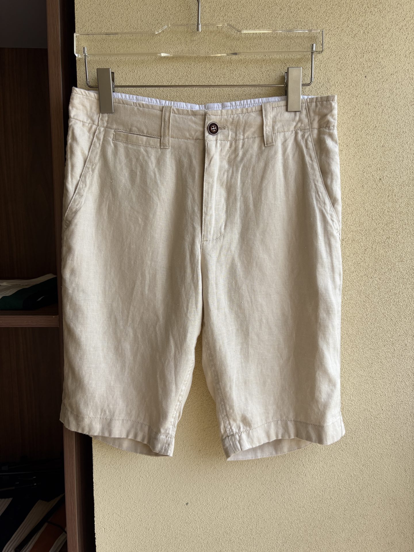 NO:430080,LP Home 2025 Spring and Summer Embroidery Logo % Full-leucalypse Fashionable Pants Pants Uncontrollable Creation Dynamic and Attractive, Perfect Dress Makes Fashionable Business Leisure Easy to Break. Natural Fine Fiber Rain Dew Hemp + Silk Fiber Blend Material, Combed from Golden Ratio Combed Textile, Very Lightweight and Soft Textile, It has the effect of moisture absorption and heat dissipation and breathability, It is cool and wide. Neat threading sewing, elastic drawstring waist + embroidery logo decoration opens a new perspective of modern and fashionable seasoning luxury. 29-38 No 35; 37; 006, Loro piana, gold, alexander wang19860909LP家2025春夏刺绣标识 ％全麻时尚休闲裤 裤子 无节制的创造动感兼具吸引力,完美着装让时尚商务休闲轻而易举的攻破. 天然细纤维雨露麻料＋丝质纤维混纺材质,黄金比例精梳纺织而成,质地非常轻盈轻薄柔软,具有吸湿散热与透气的效果,凉爽挺阔. 工整的走线缝制,弹力抽绳腰间＋刺绣标识装饰开启现代时尚的调味剂奢华的新视角. 29-38没35；37；006,,loro piana,gold,alexander wang,Men's clothing