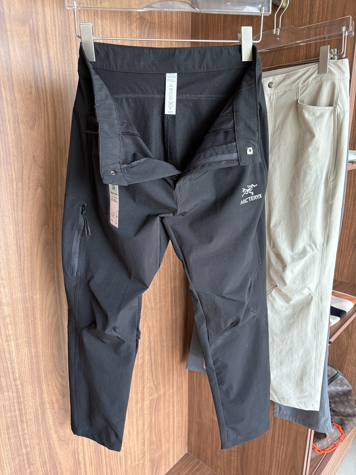 始祖鸟 官网同步 经典户外 工装裤 颜色超级正 海外同步发型 今年流行趋势 进口科技面料 M-3XL