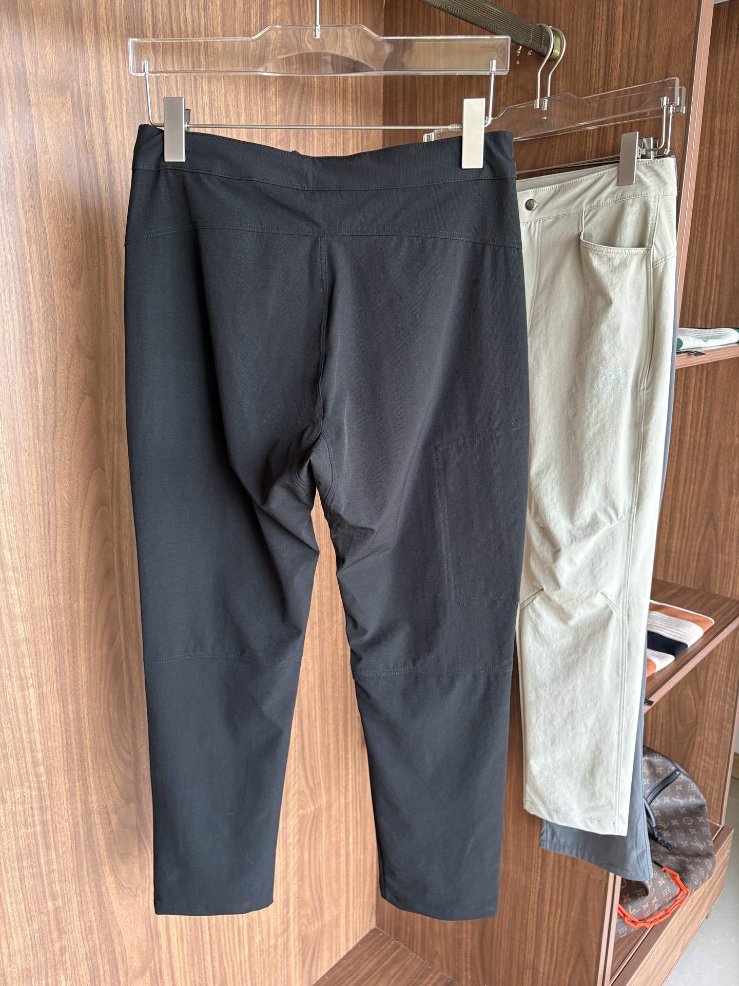 始祖鸟 官网同步 经典户外 工装裤 颜色超级正 海外同步发型 今年流行趋势 进口科技面料 M-3XL