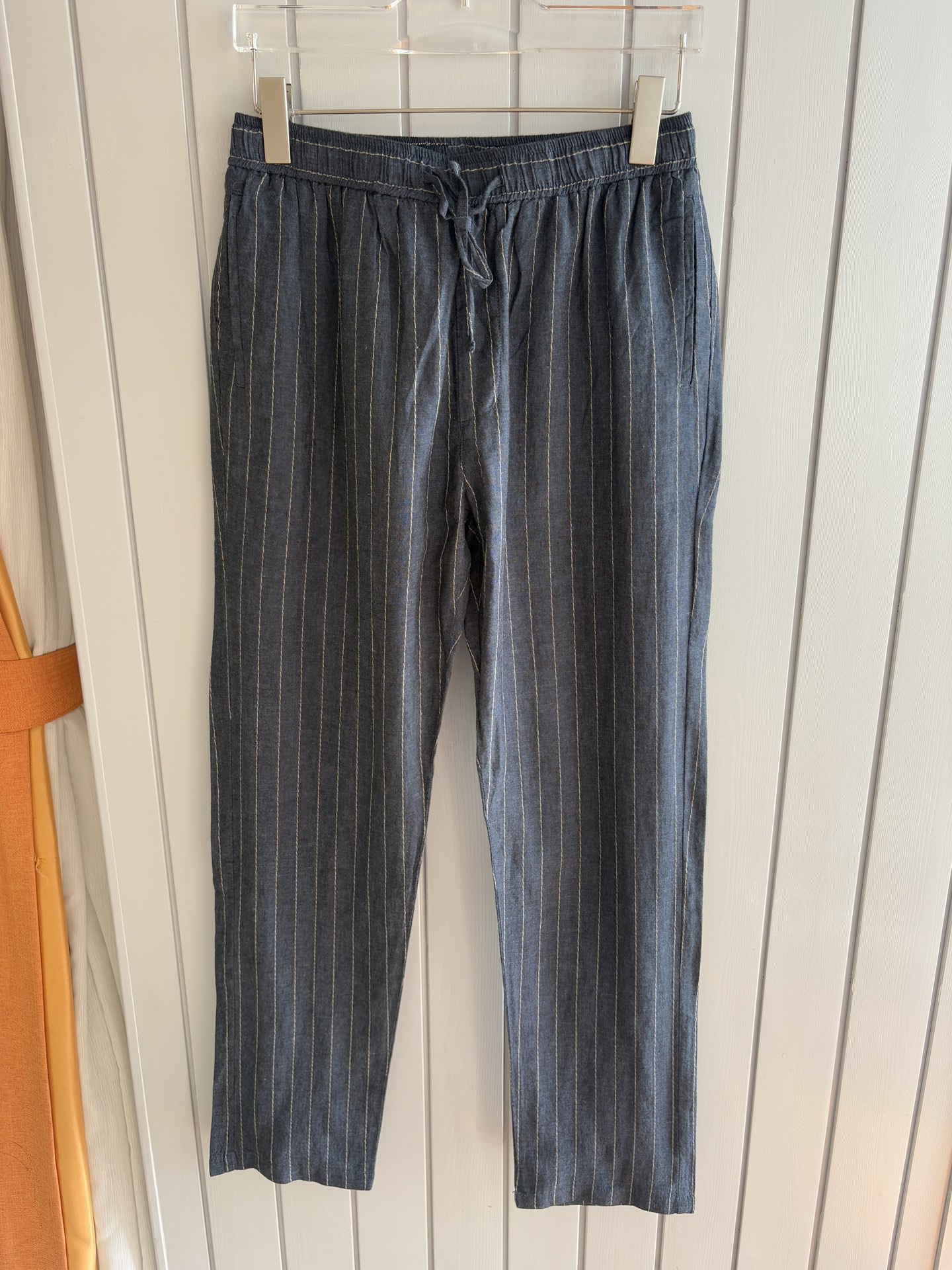 NO:487528,L, spring and summer embroidery logo 55 hemp 45% cotton fashion casual pants Pants Uncontrollable creation dynamic and attractive, perfect dress makes fashionable business casual easy to break. Natural fine fiber rain dew thread + silk fiber blended material, made of golden ratio combed textile, very light and soft texture, with moisture absorption and heat dissipation and breathability, cool and wide. Neat threading sewing, elastic drawstring waist + embroidery logo decoration opens a new perspective of modern and fashionable seasoning luxury. M-3XL;006, gold, alexander wang19860909L、春夏刺绣标识55麻45 ％棉时尚休闲裤 裤子 无节制的创造动感兼具吸引力,完美着装让时尚商务休闲轻而易举的攻破. 天然细纤维雨露麻料＋丝质纤维混纺材质,黄金比例精梳纺织而成,质地非常轻盈轻薄柔软,具有吸湿散热与透气的效果,凉爽挺阔. 工整的走线缝制,弹力抽绳腰间＋刺绣标识装饰开启现代时尚的调味剂奢华的新视角. M-3XL;006,,gold,alexander wang,Men's clothing