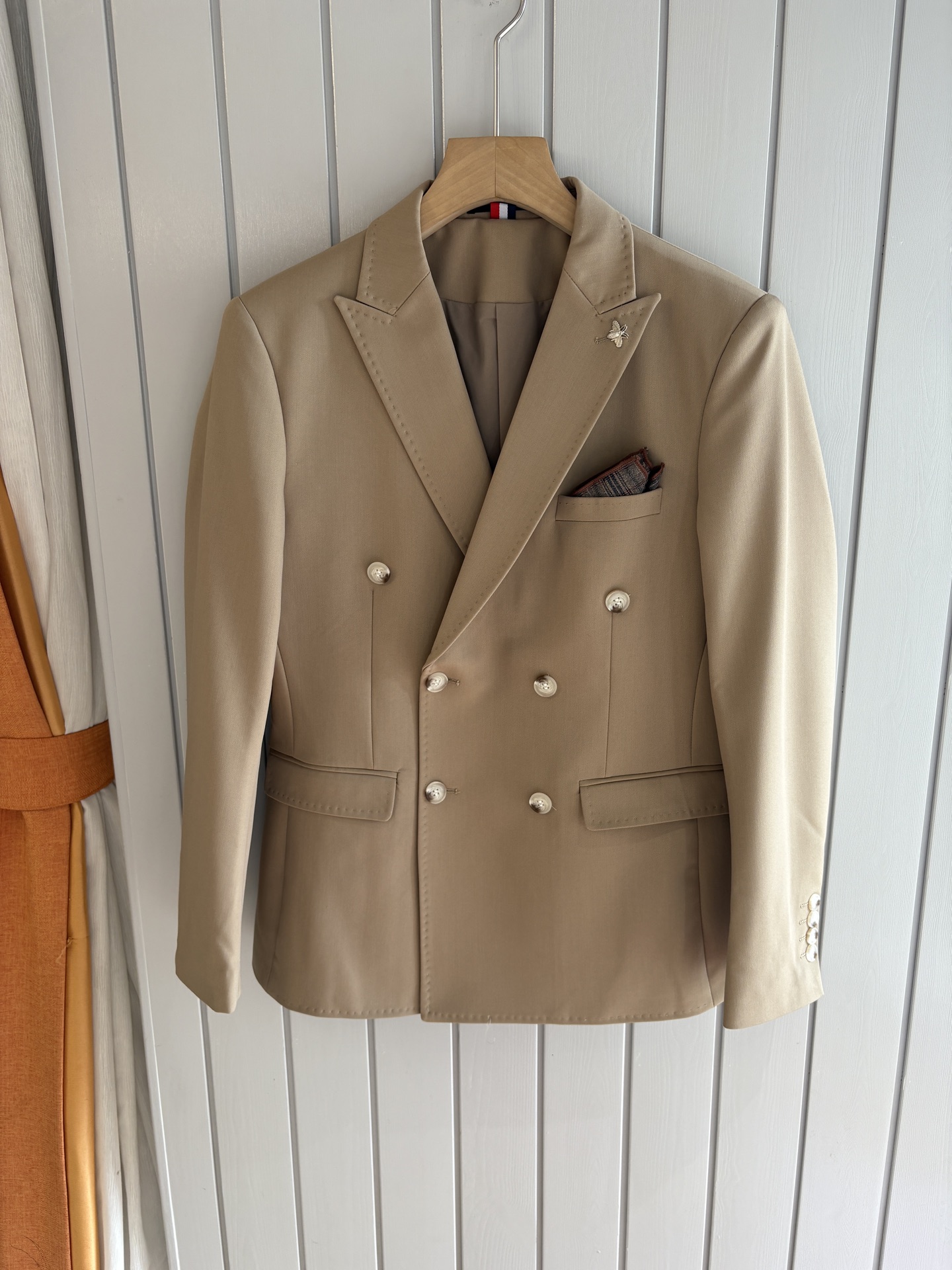 Hand-Sewn Summer Suits: Unique, Elegant, and Practical Craftsmanship for Gentlemen