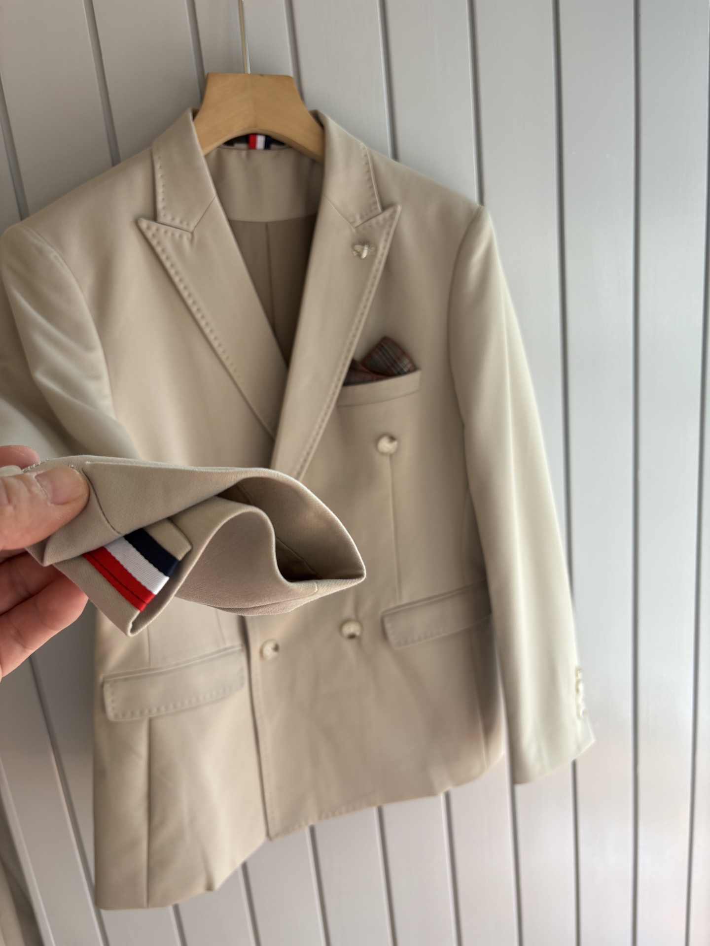 Hand-Sewn Summer Suits: Craftsmanship and Elegance for Gentlemen - 图片 7