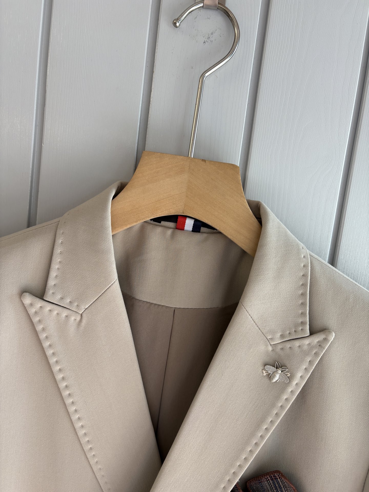 Hand-Sewn Summer Suits: Craftsmanship and Elegance for Gentlemen - 图片 6
