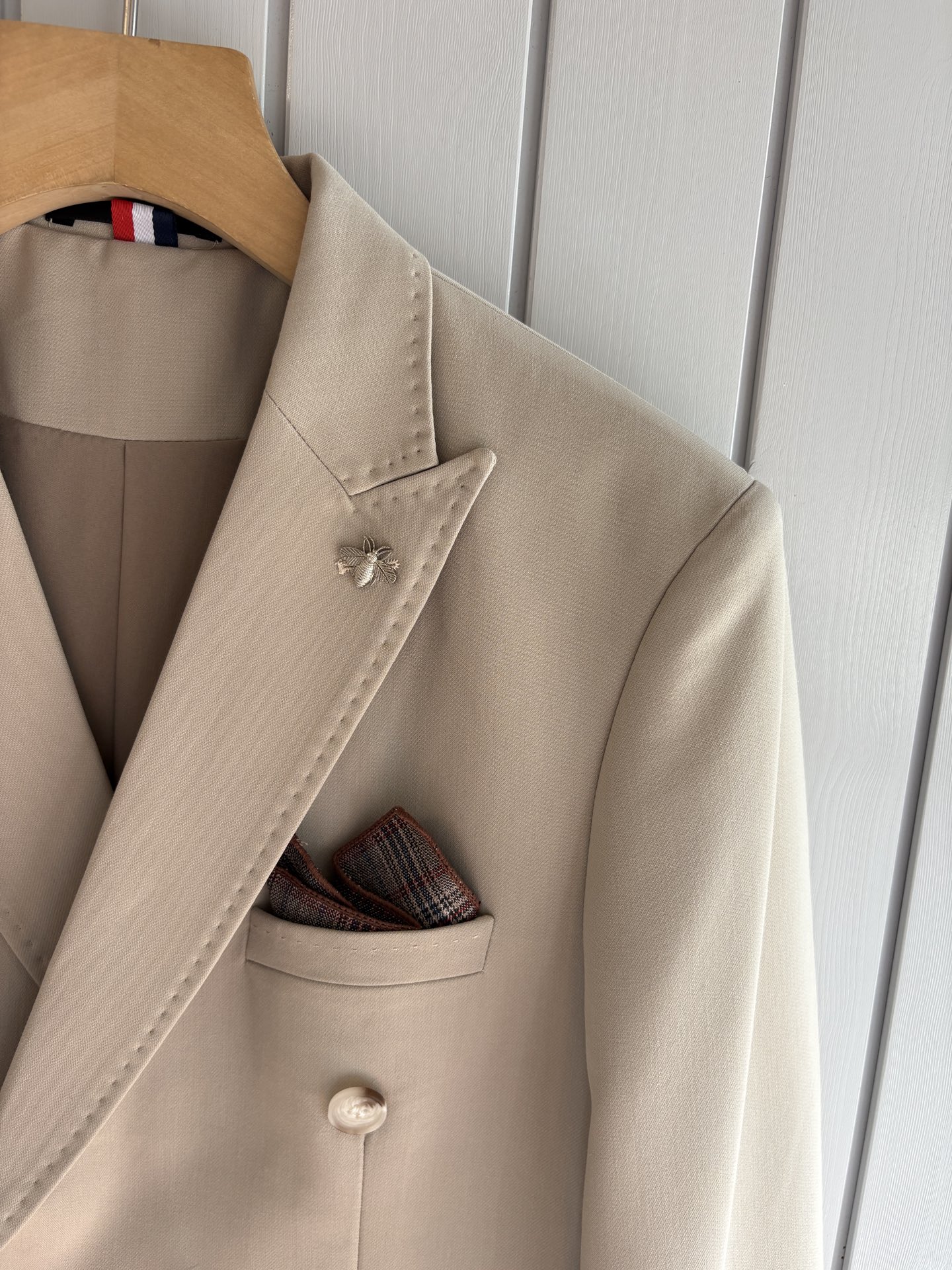 Hand-Sewn Summer Suits: Craftsmanship and Elegance for Gentlemen - 图片 4