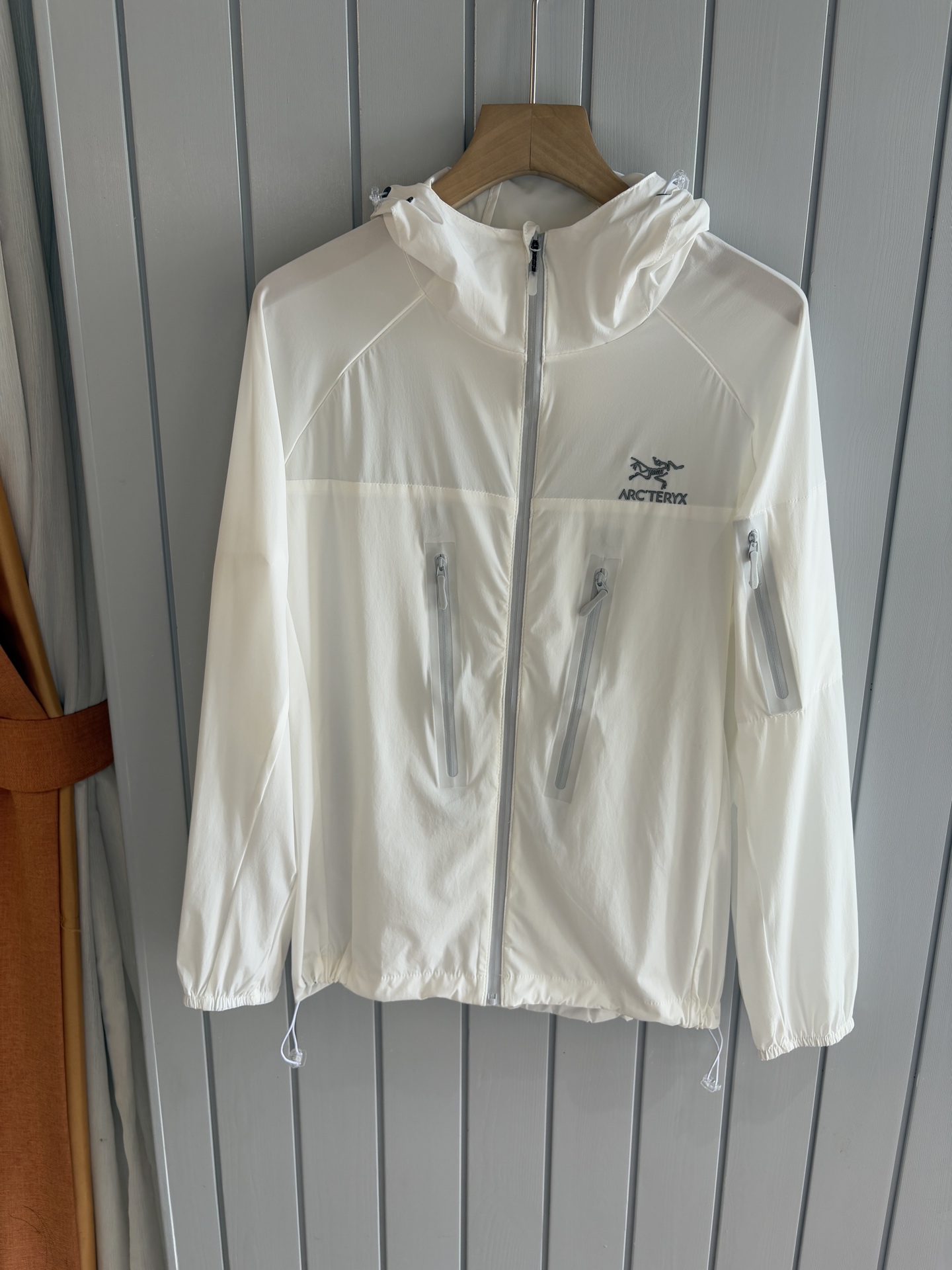 High-Quality Skin Jackets for Hot Weather Adventures: Squamish Company’s TyonoTM 3.0 Fabric, Wind-Proof, 50+ UV Protection.