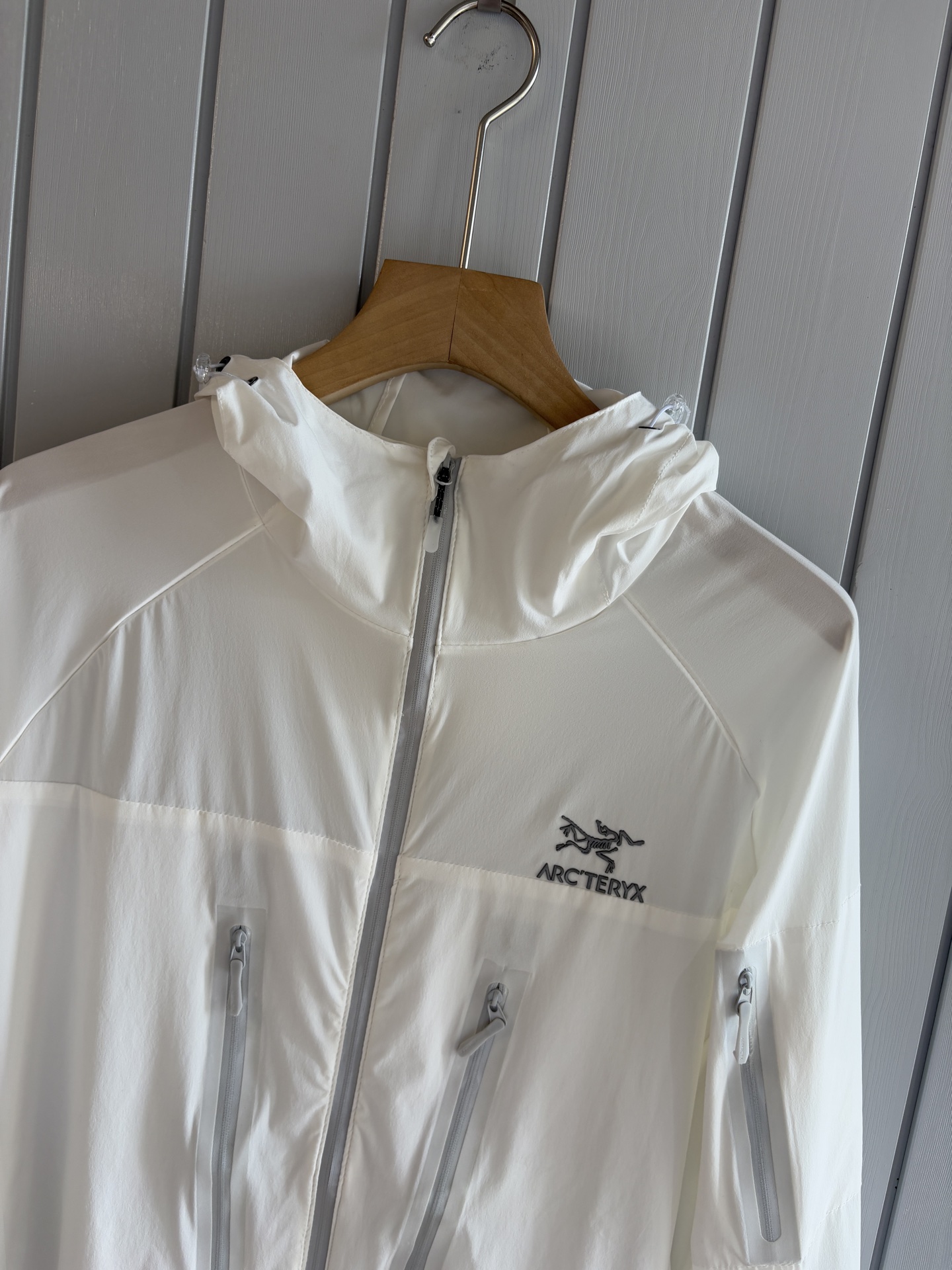 High-Quality Skin Jackets for Hot Weather Adventures: Squamish Company’s TyonoTM 3.0 Fabric, Wind-Proof, 50+ UV Protection. - 图片 3