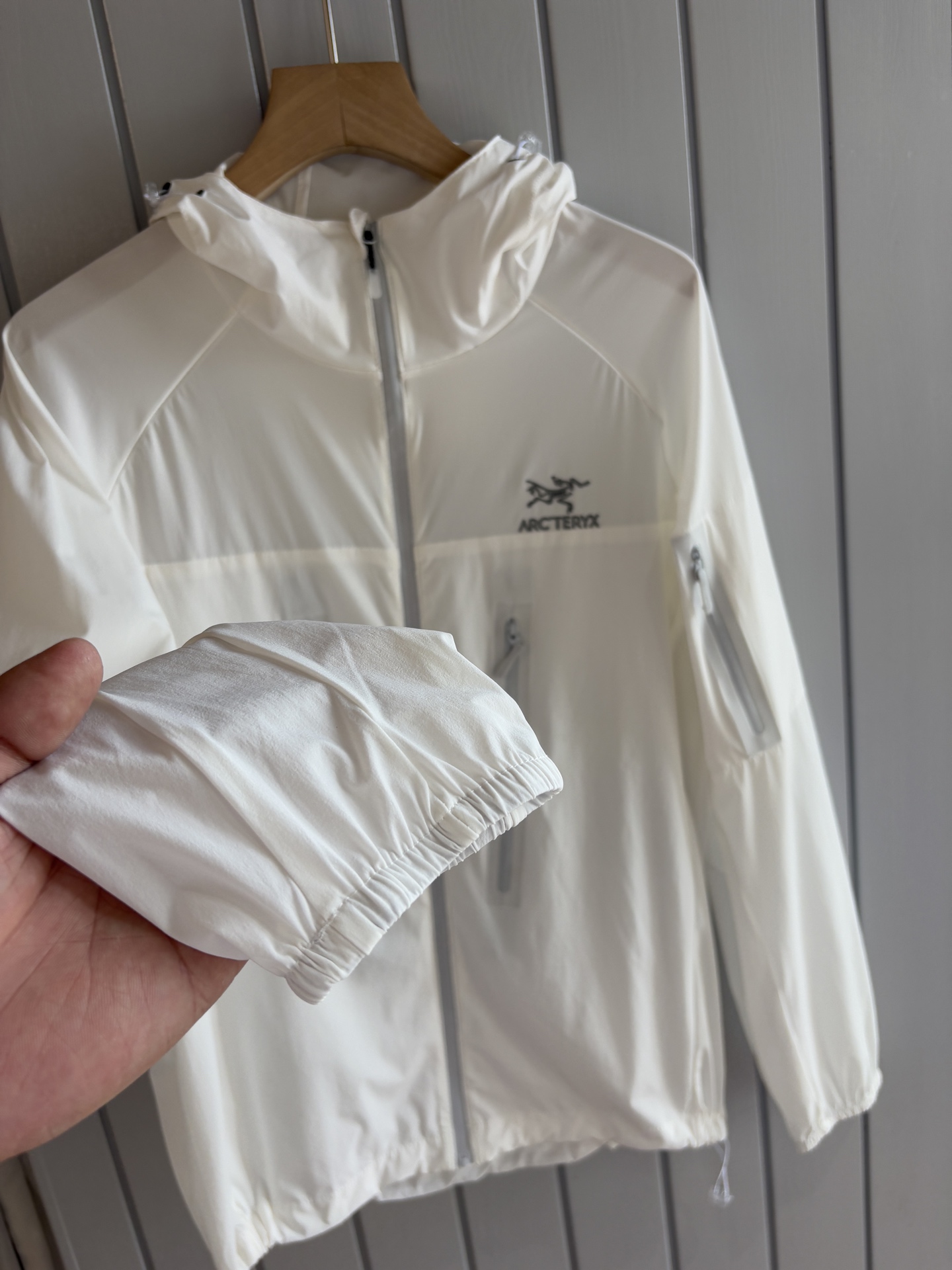 High-Quality Skin Jackets for Hot Weather Adventures: Squamish Company’s TyonoTM 3.0 Fabric, Wind-Proof, 50+ UV Protection. - 图片 4