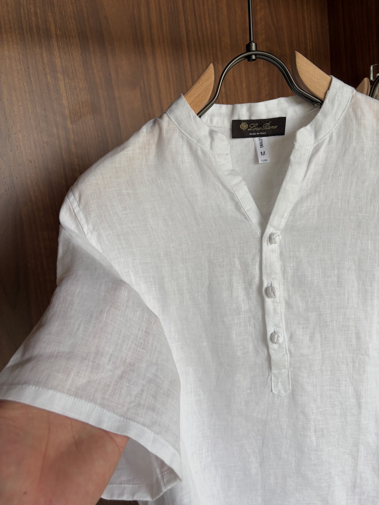 lP🆕20%亚麻男士短袖，男装界的天花板，这款翻领麻料衫短袖精准到每一针的细腻工艺，完全区别于普通面料裁