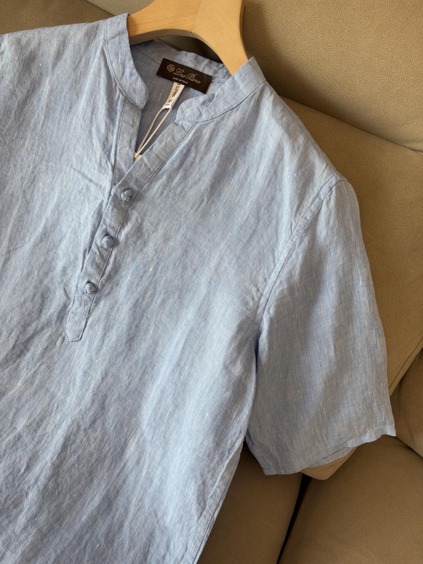 lP🆕20%亚麻男士短袖，男装界的天花板，这款翻领麻料衫短袖精准到每一针的细腻工艺，完全区别于普通面料裁