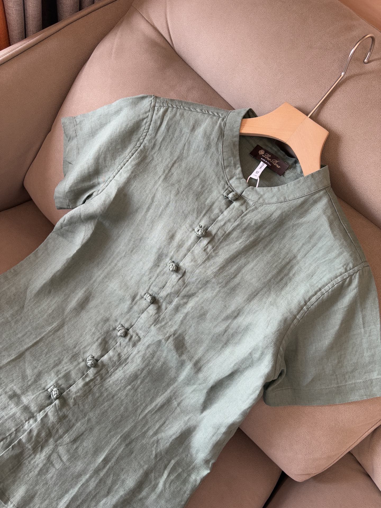 lP🆕20%亚麻男士短袖，男装界的天花板，这款翻领麻料衫短袖精准到每一针的细腻工艺，完全区别于普通面料裁