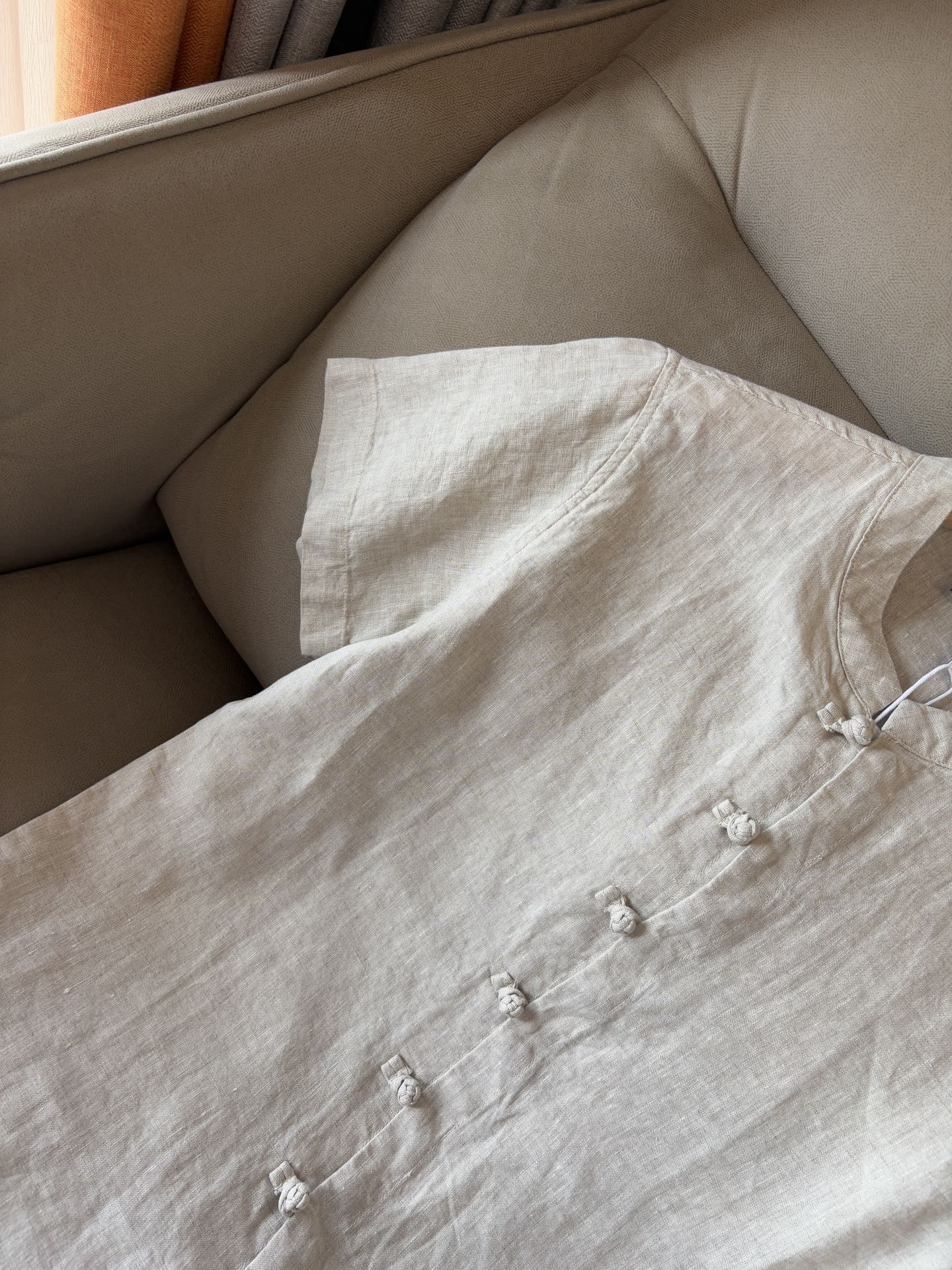 lP🆕20%亚麻男士短袖，男装界的天花板，这款翻领麻料衫短袖精准到每一针的细腻工艺，完全区别于普通面料裁