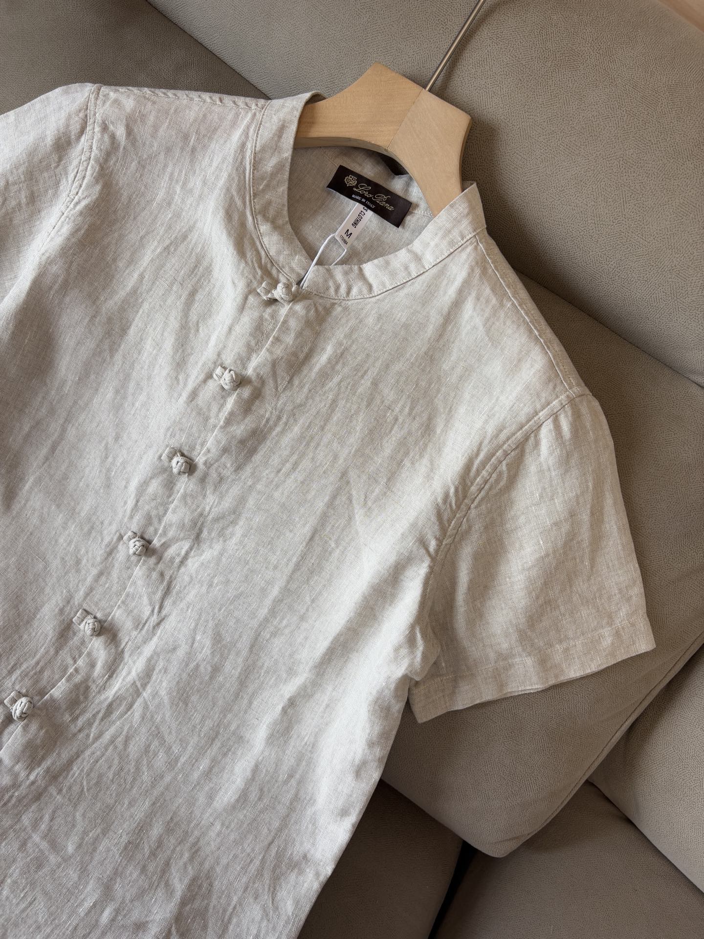 lP🆕20%亚麻男士短袖，男装界的天花板，这款翻领麻料衫短袖精准到每一针的细腻工艺，完全区别于普通面料裁