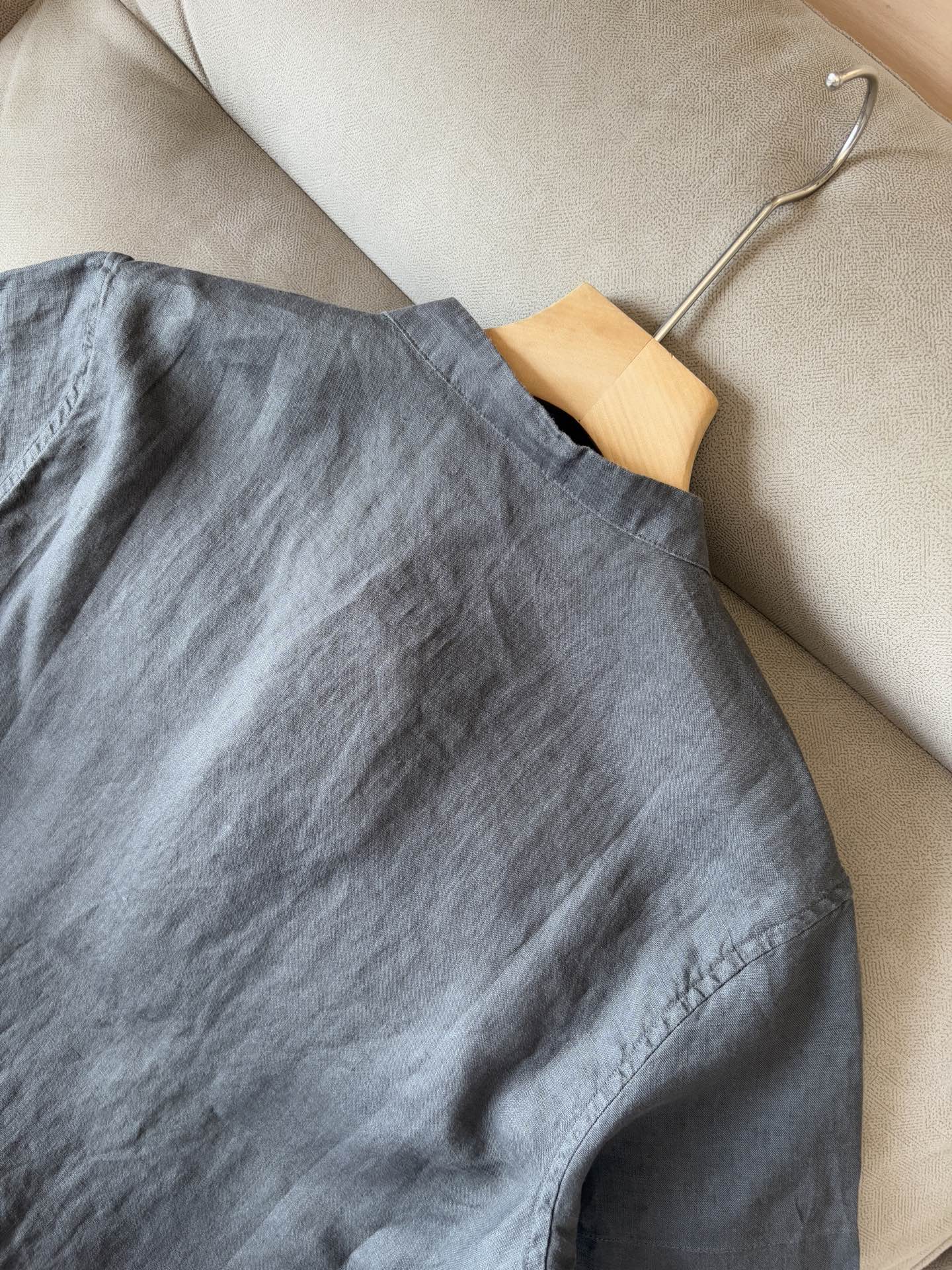 lP🆕20%亚麻男士短袖，男装界的天花板，这款翻领麻料衫短袖精准到每一针的细腻工艺，完全区别于普通面料裁