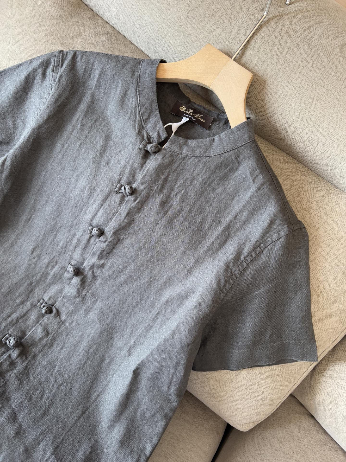 lP🆕20%亚麻男士短袖，男装界的天花板，这款翻领麻料衫短袖精准到每一针的细腻工艺，完全区别于普通面料裁