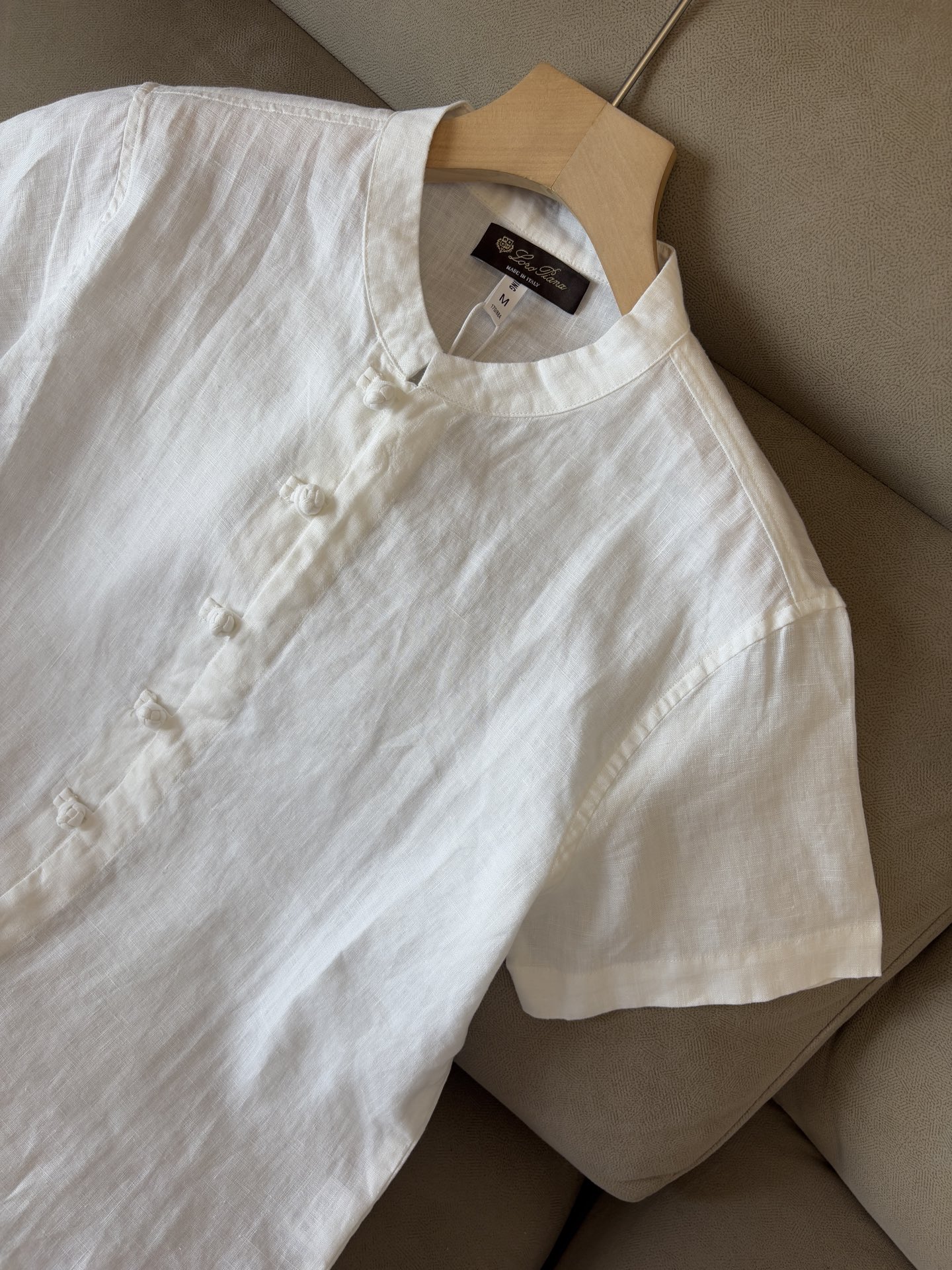 lP🆕20%亚麻男士短袖，男装界的天花板，这款翻领麻料衫短袖精准到每一针的细腻工艺，完全区别于普通面料裁