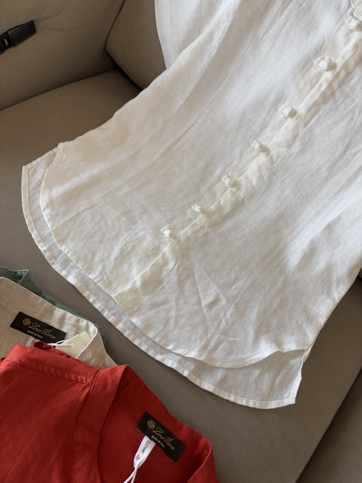 lP🆕20%亚麻男士短袖，男装界的天花板，这款翻领麻料衫短袖精准到每一针的细腻工艺，完全区别于普通面料裁