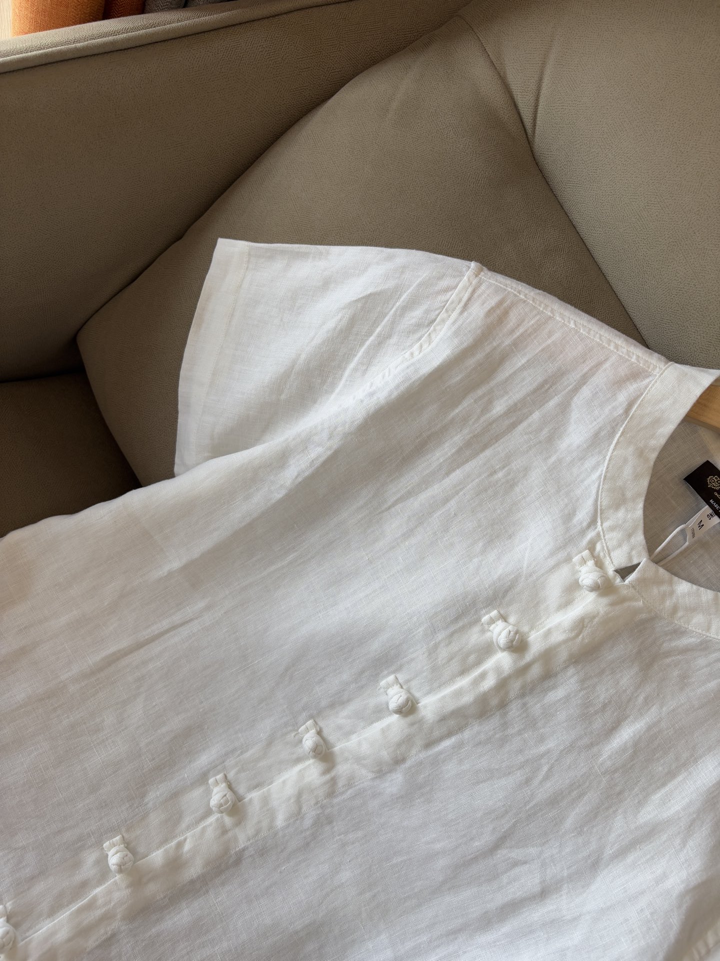 lP🆕20%亚麻男士短袖，男装界的天花板，这款翻领麻料衫短袖精准到每一针的细腻工艺，完全区别于普通面料裁