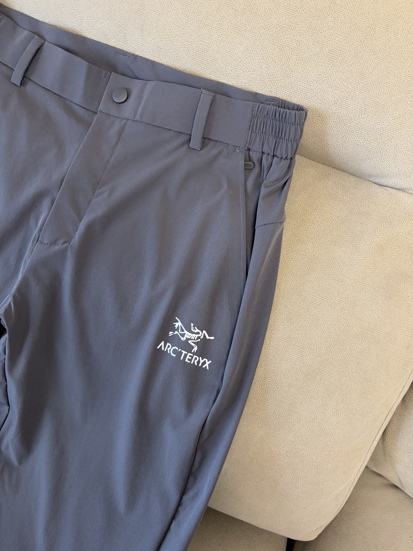 始祖鸟 官网同步 经典户外 工装裤 颜色超级正 海外同步发型 今年流行趋势 进口科技面料 M-3XL