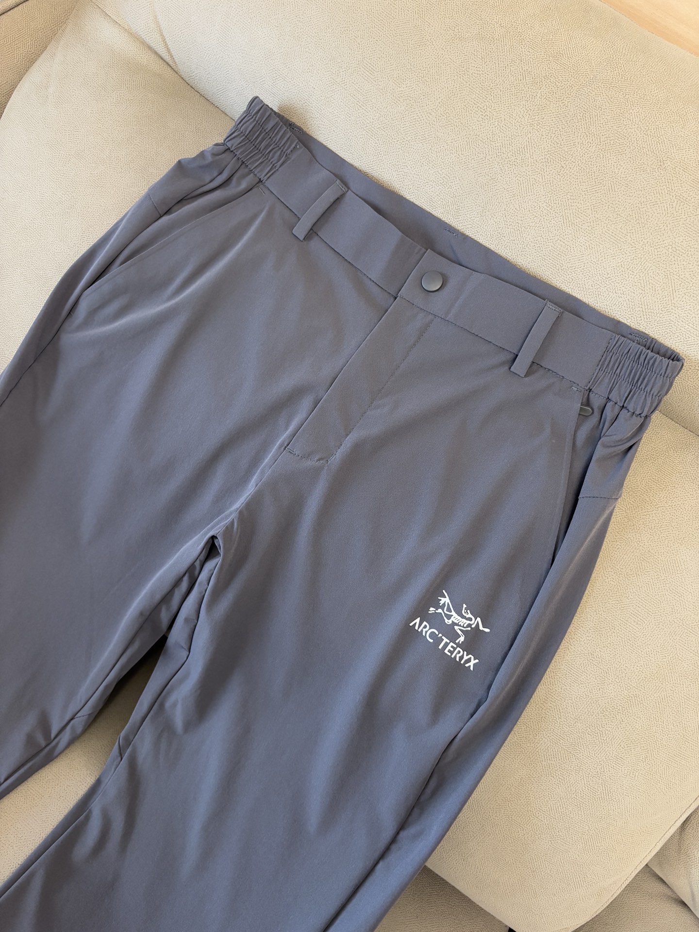 始祖鸟 官网同步 经典户外 工装裤 颜色超级正 海外同步发型 今年流行趋势 进口科技面料 M-3XL