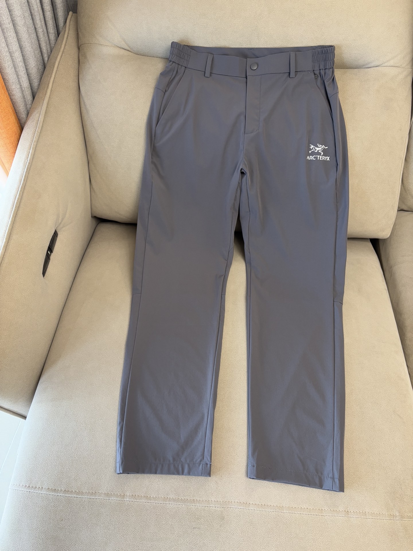 始祖鸟 官网同步 经典户外 工装裤 颜色超级正 海外同步发型 今年流行趋势 进口科技面料 M-3XL