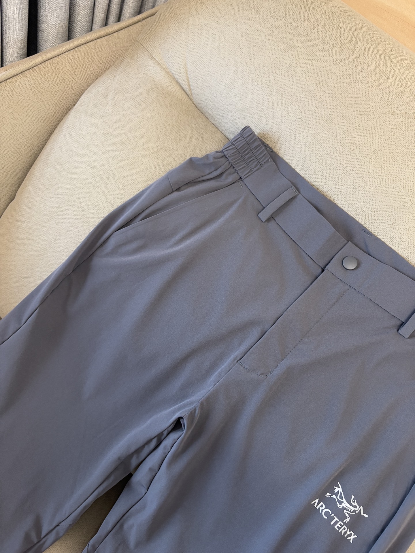 始祖鸟 官网同步 经典户外 工装裤 颜色超级正 海外同步发型 今年流行趋势 进口科技面料 M-3XL