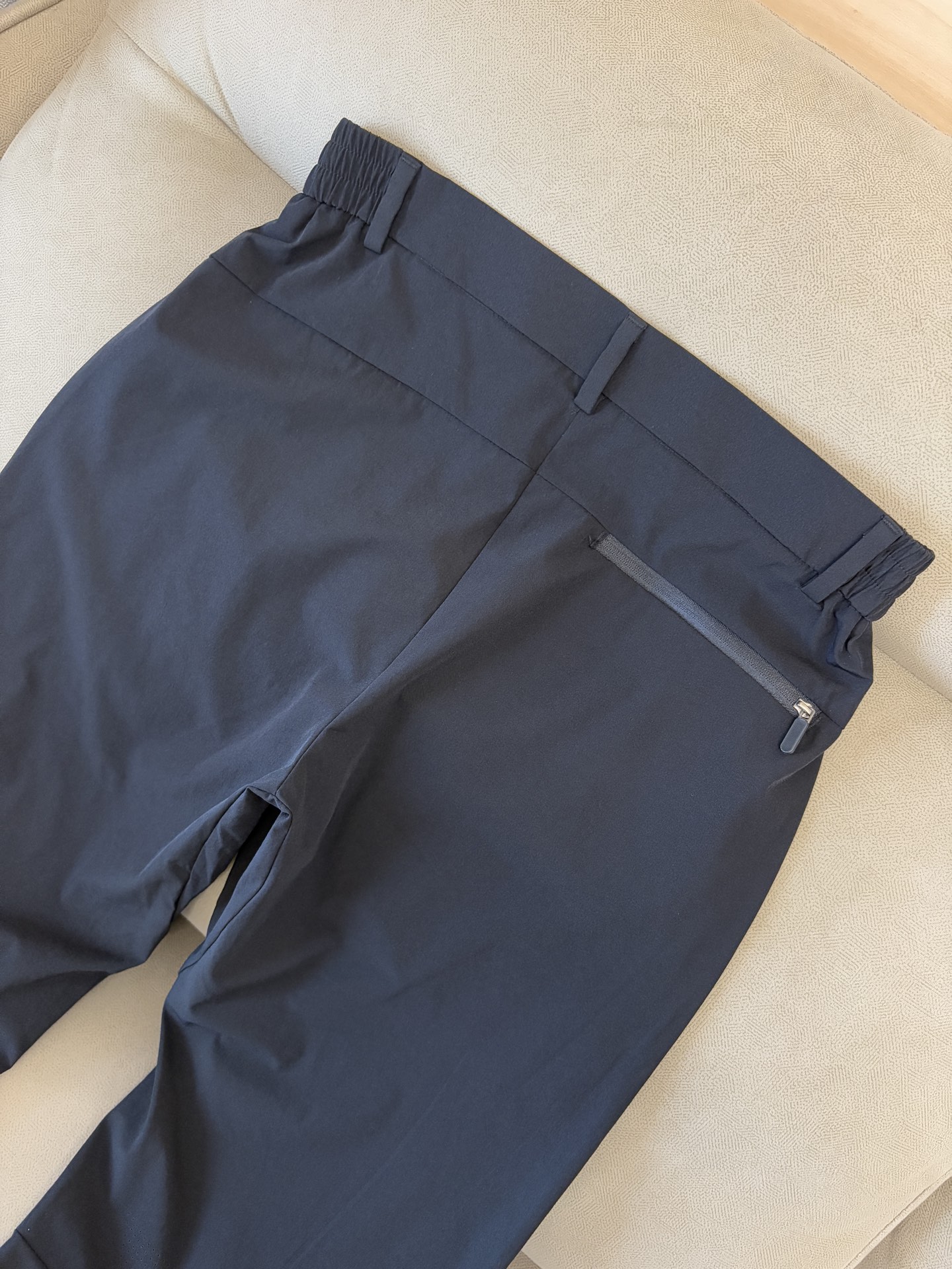 始祖鸟 官网同步 经典户外 工装裤 颜色超级正 海外同步发型 今年流行趋势 进口科技面料 M-3XL