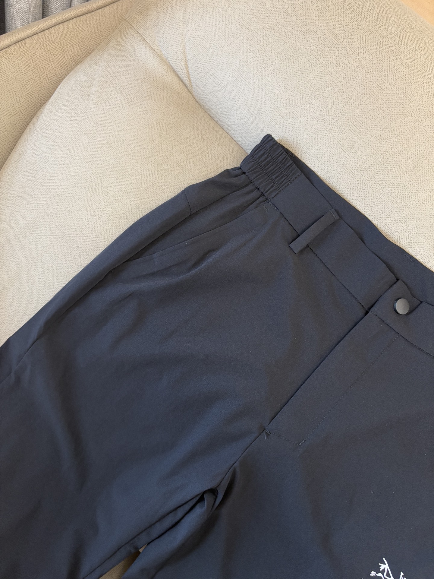 始祖鸟 官网同步 经典户外 工装裤 颜色超级正 海外同步发型 今年流行趋势 进口科技面料 M-3XL