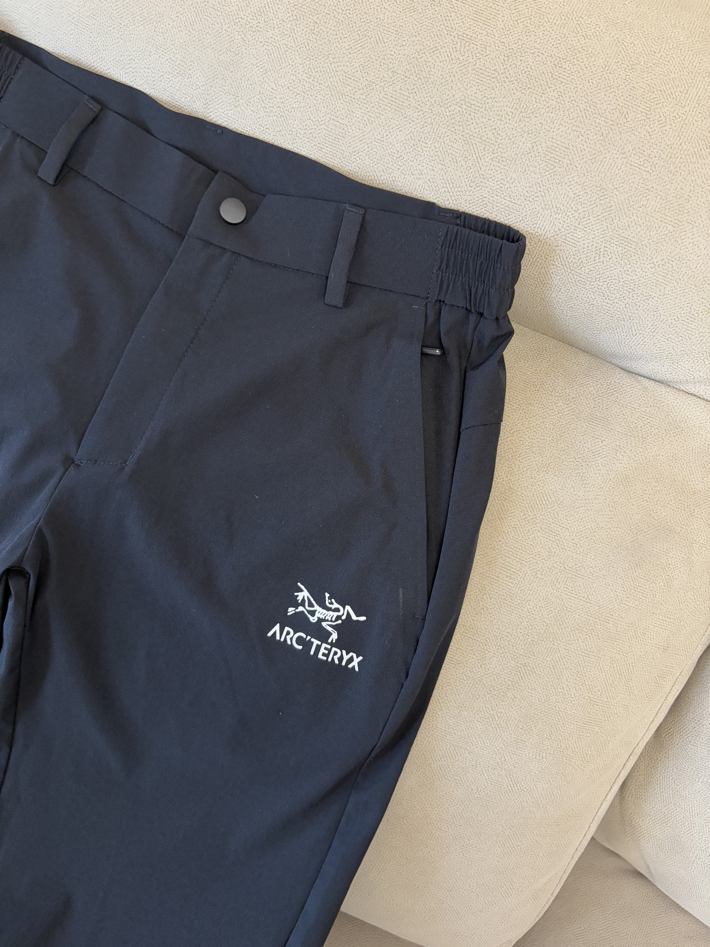 始祖鸟 官网同步 经典户外 工装裤 颜色超级正 海外同步发型 今年流行趋势 进口科技面料 M-3XL