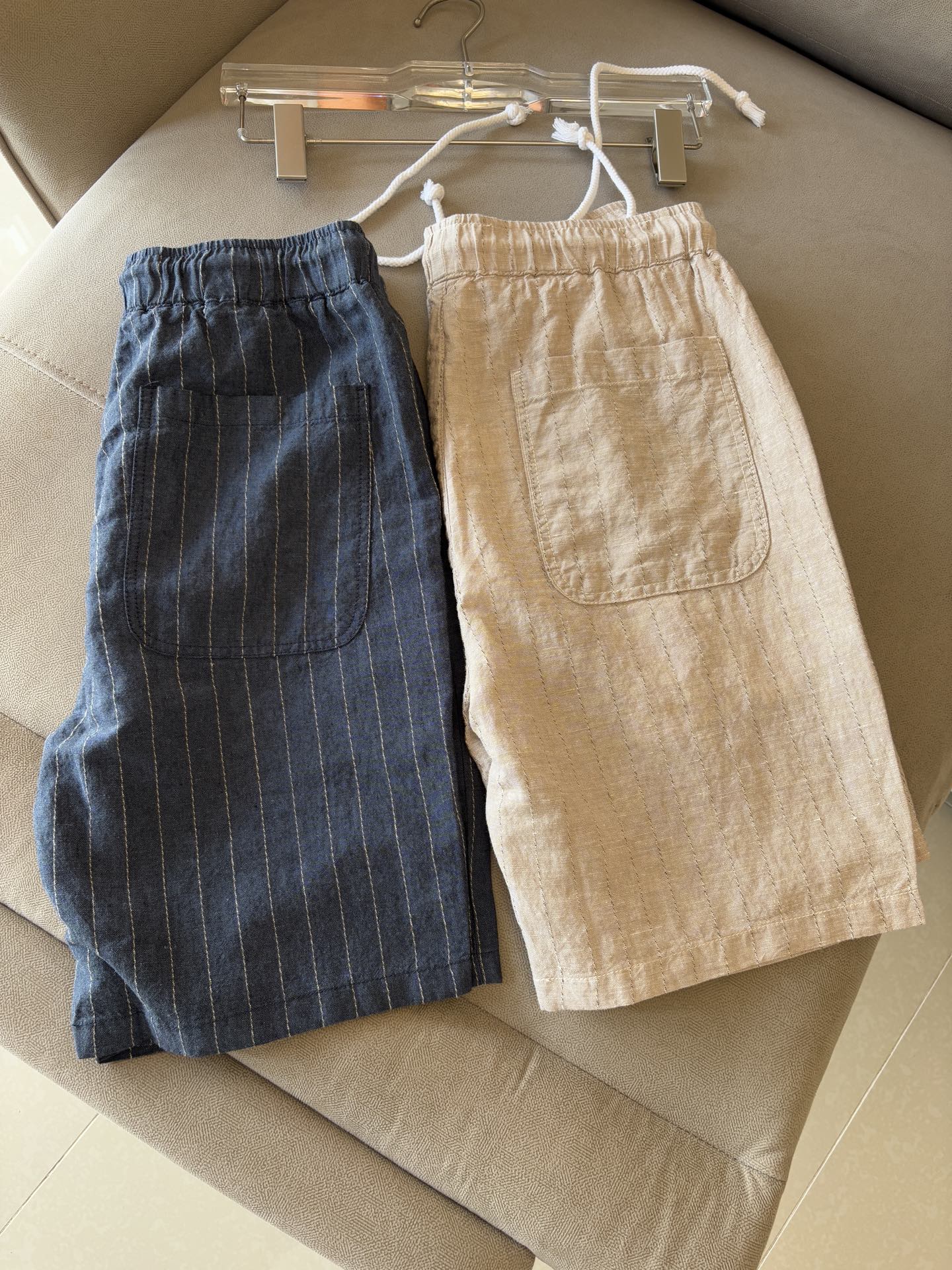 NO:481687,L, spring and summer embroidery logo 55 hemp 45% cotton fashion casual pants Pants Uncontrollable creation dynamic and attractive, perfect dress makes fashionable business casual easy to break. Natural fine fiber rain dew thread + silk fiber blended material, made of golden ratio combed textile, very light and soft texture, with moisture absorption and heat dissipation and breathability, cool and wide. Neat threading sewing, elastic drawstring waist + embroidery logo decoration opens a new perspective of modern and fashionable seasoning luxury. M-3XL;006, gold, alexander wang19860909L、春夏刺绣标识55麻45 ％棉时尚休闲裤 裤子 无节制的创造动感兼具吸引力,完美着装让时尚商务休闲轻而易举的攻破. 天然细纤维雨露麻料＋丝质纤维混纺材质,黄金比例精梳纺织而成,质地非常轻盈轻薄柔软,具有吸湿散热与透气的效果,凉爽挺阔. 工整的走线缝制,弹力抽绳腰间＋刺绣标识装饰开启现代时尚的调味剂奢华的新视角. M-3XL;006,,gold,alexander wang,Men's clothing