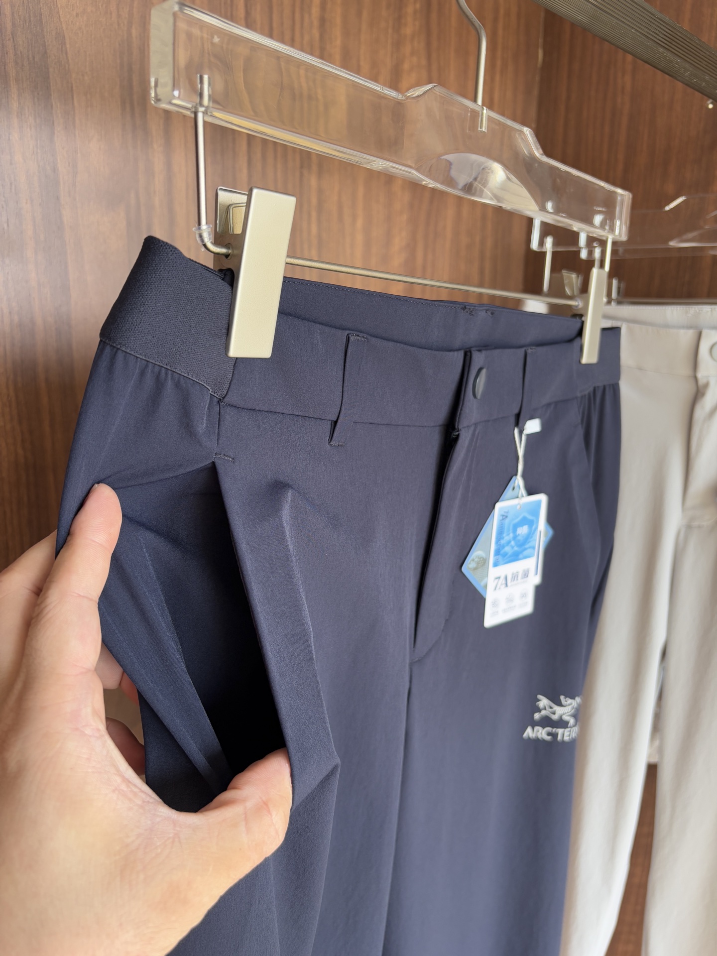 始祖鸟 官网同步 经典户外 工装裤 颜色超级正 海外同步发型 今年流行趋势 进口科技面料 M-3XL