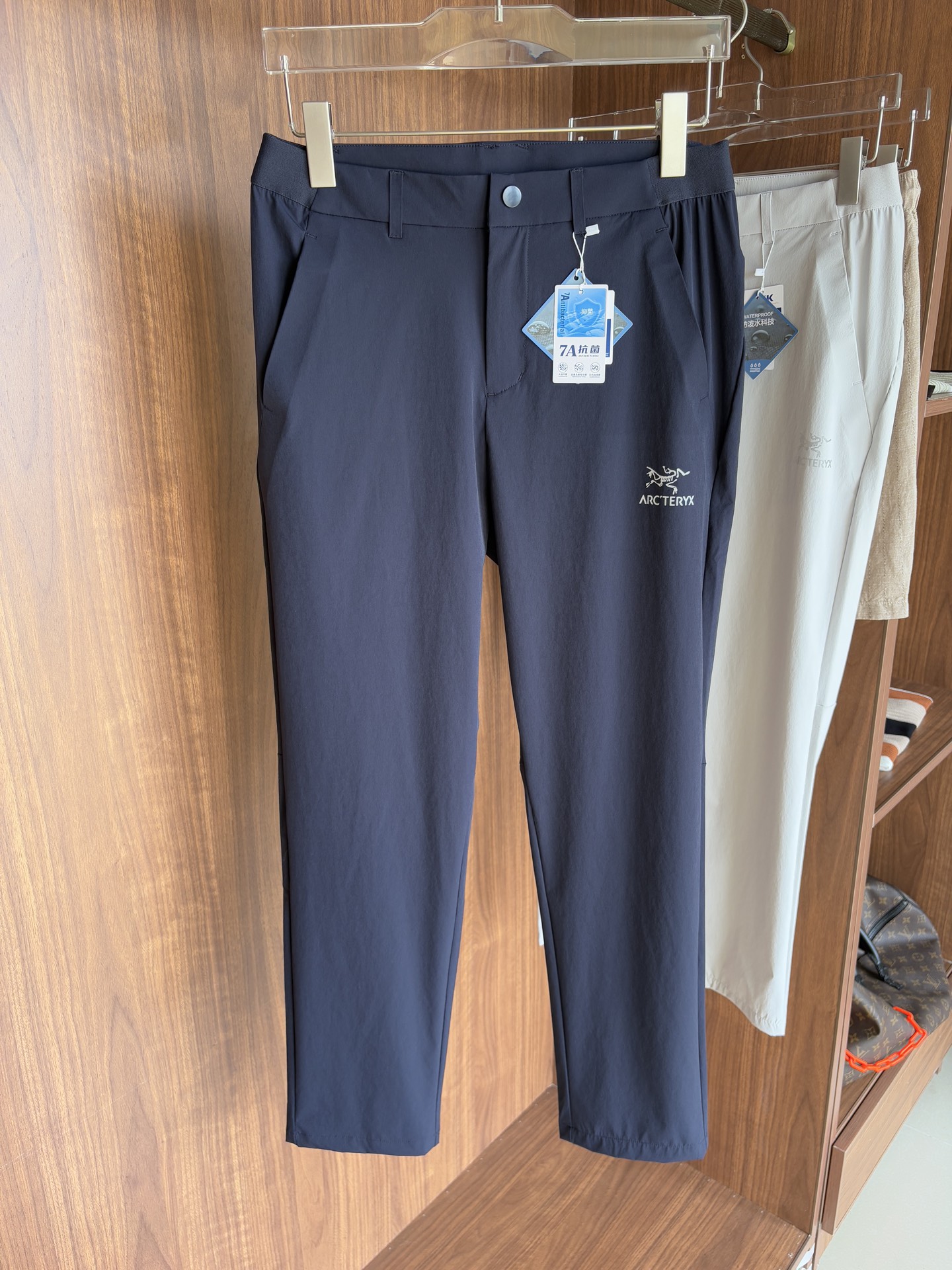 始祖鸟 官网同步 经典户外 工装裤 颜色超级正 海外同步发型 今年流行趋势 进口科技面料 M-3XL