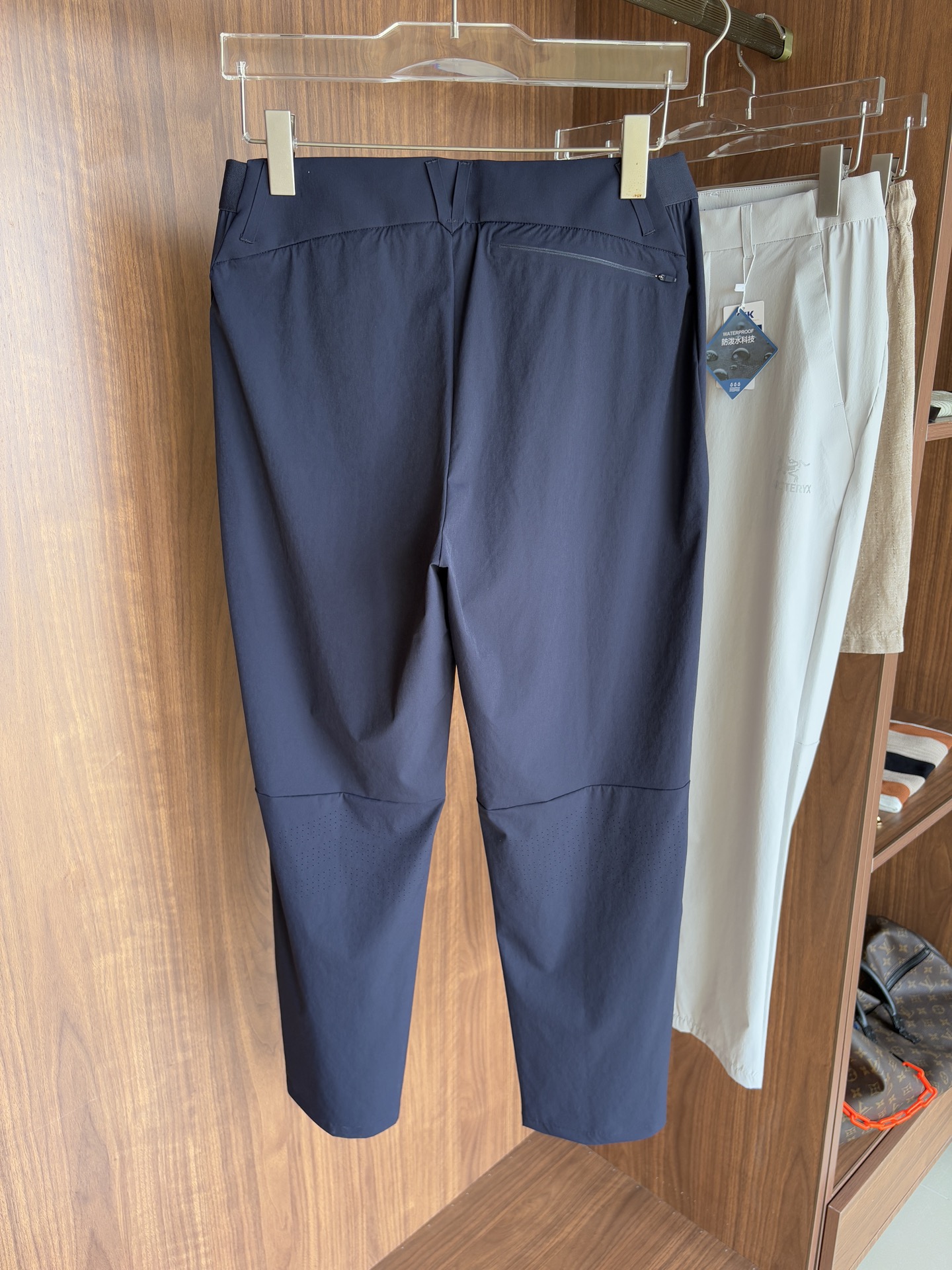 始祖鸟 官网同步 经典户外 工装裤 颜色超级正 海外同步发型 今年流行趋势 进口科技面料 M-3XL