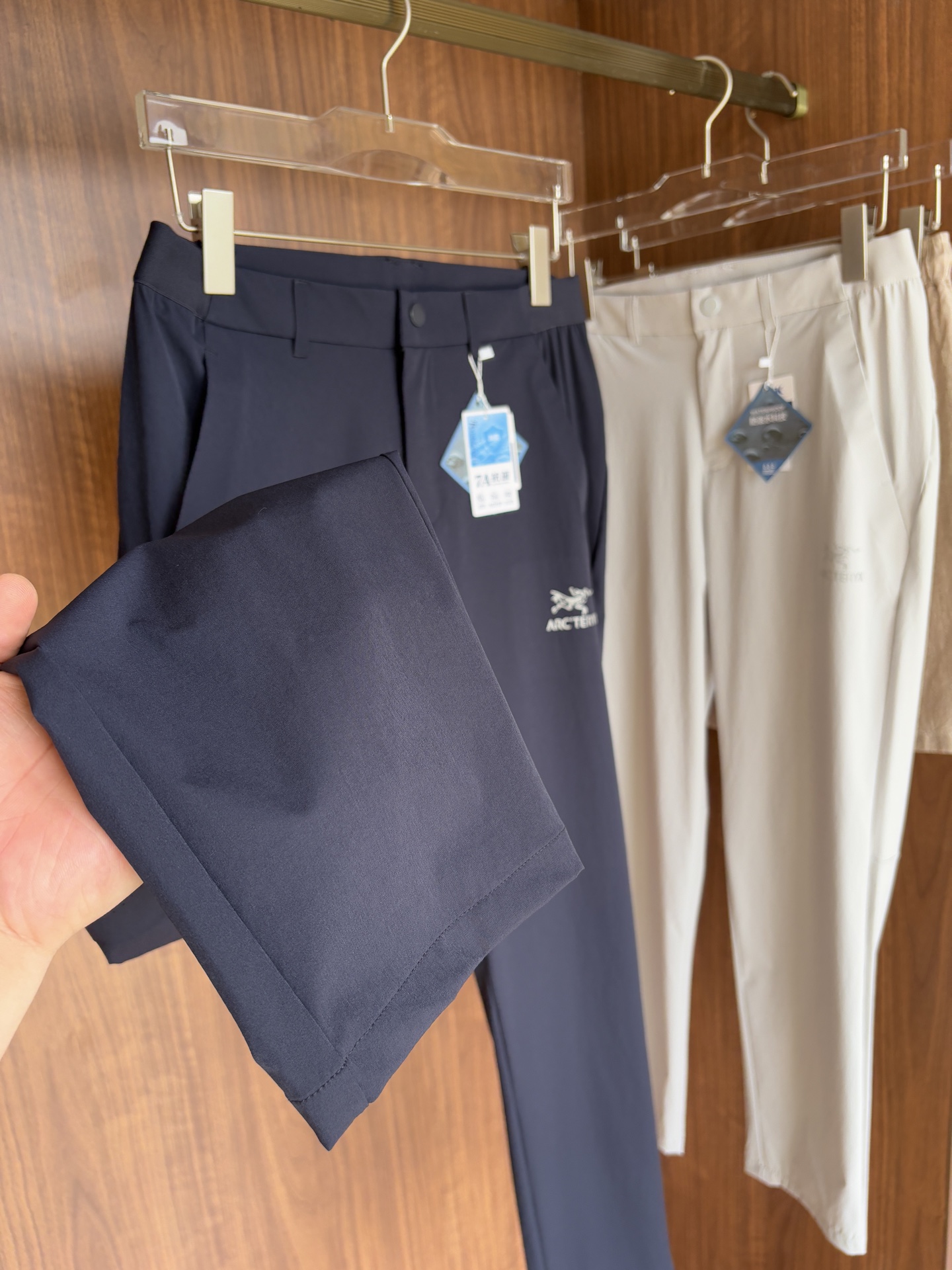 始祖鸟 官网同步 经典户外 工装裤 颜色超级正 海外同步发型 今年流行趋势 进口科技面料 M-3XL